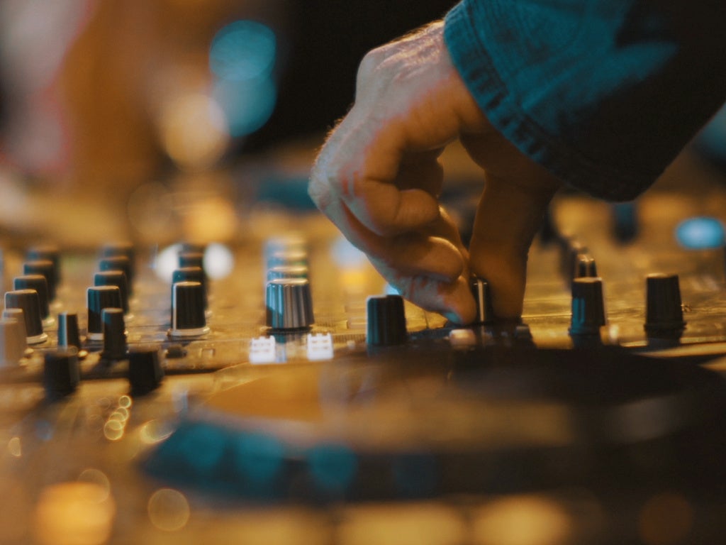 イビサの伝説的DJ“ジョン・サ・トリンサ”、記念すべき初のジャパンツアーがデウス浅草からスタート! 