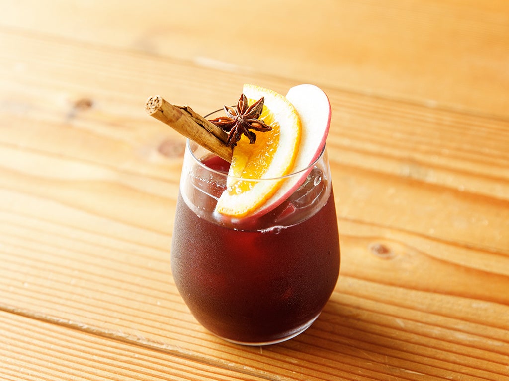 デウス浅草カフェ秋限定メニュー  スパイスサングリア （ノンアルコール ）