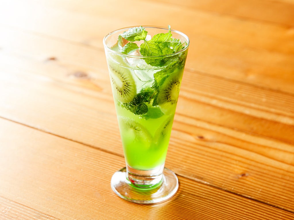 デウス浅草カフェ秋限定メニュー  キウイ and ハーブ ソーダ （ノンアルコール ）