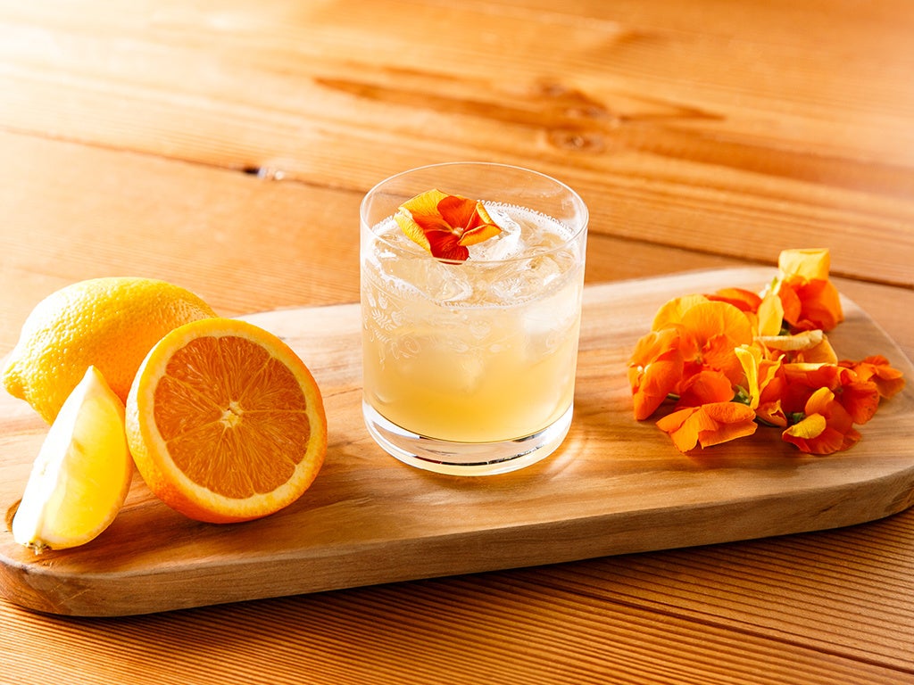 【デウス浅草カフェ 】春のシーズナル カクテル  ハニーレモンメヒカーナ