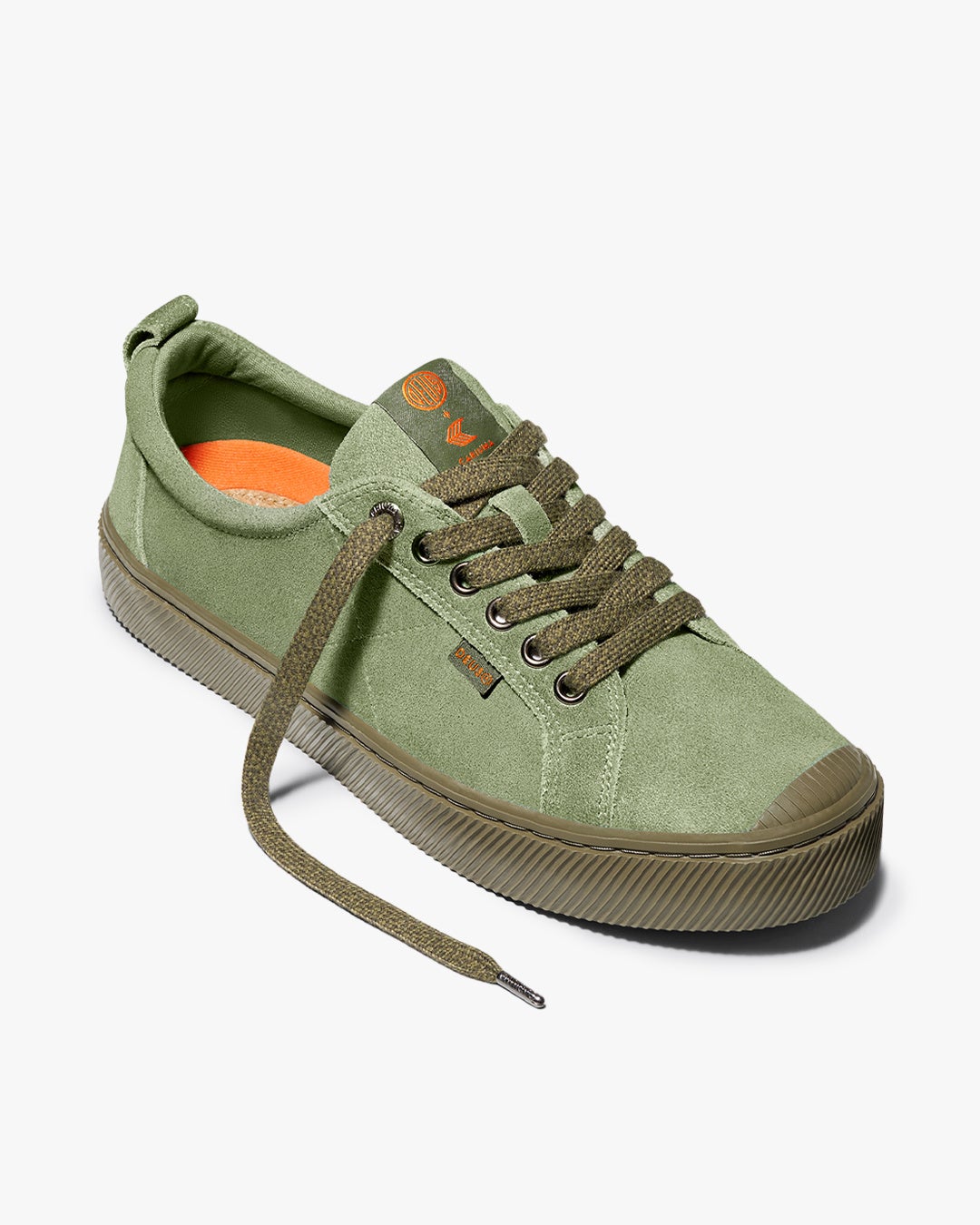 Cariuma x Deus Ex Machina 