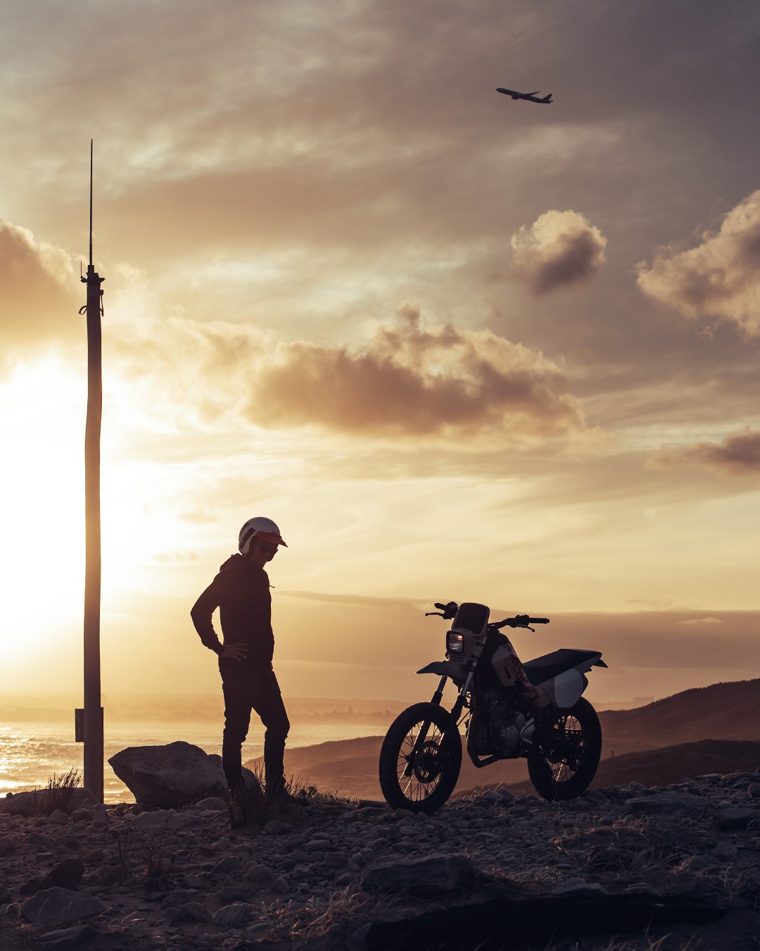 【DEUS】XT250 TEE★DEUSアートグラフィック★安心の送料込み DEUS XT250 がTee シャツになって登場 】 | 株式会社 ジャック