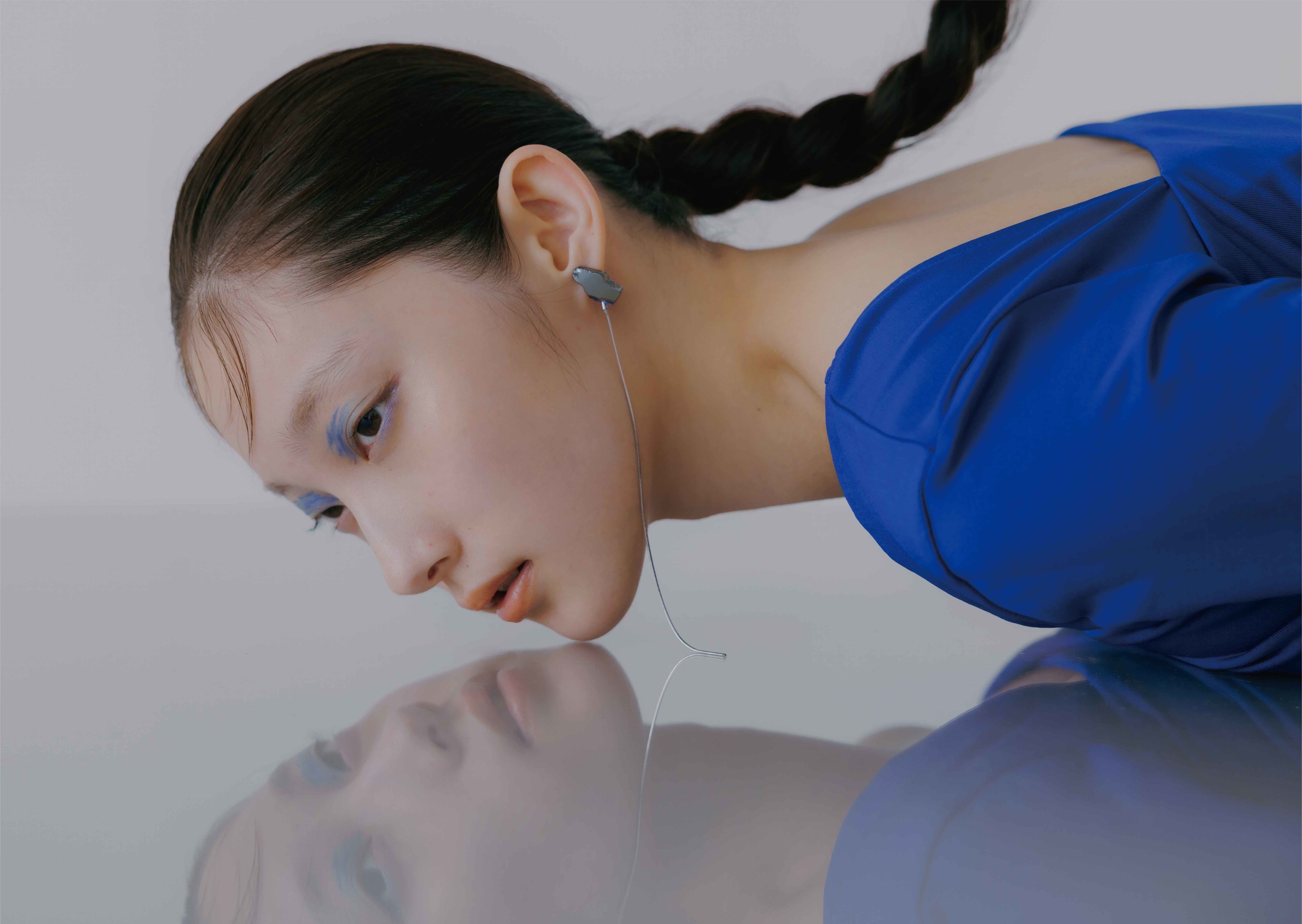 Photographer：Shuhei Tsunekawa、Model：ANNI YANG(TOMORROW TOKYO)、Makeup：KOTO(UM)、Hair：KURUSHIMA(Y’s C)、Stylist：Remi Kawasaki 