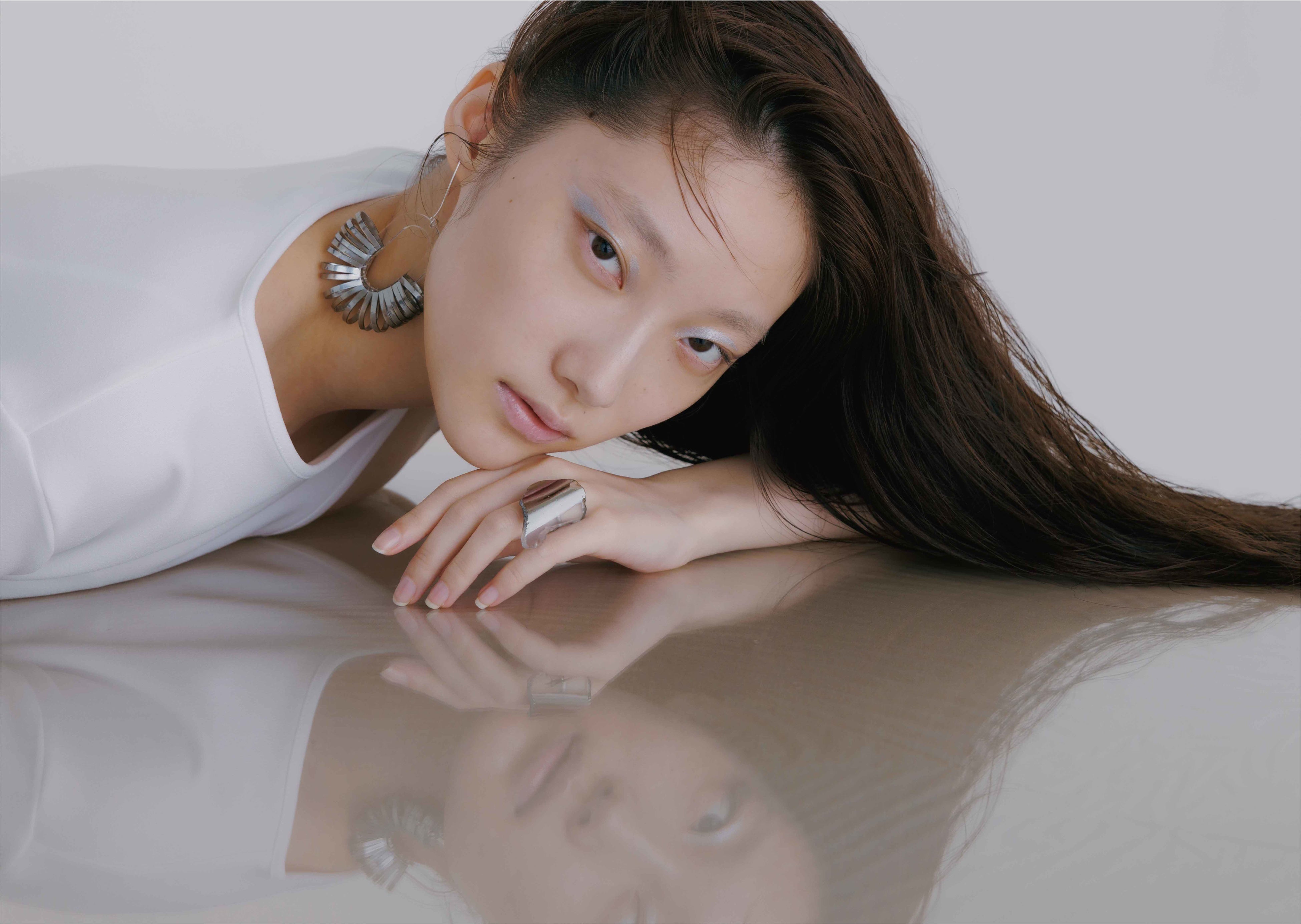 Photographer：Shuhei Tsunekawa、Model：ANNI YANG(TOMORROW TOKYO)、Makeup：KOTO(UM)、Hair：KURUSHIMA(Y’s C)、Stylist：Remi Kawasaki 