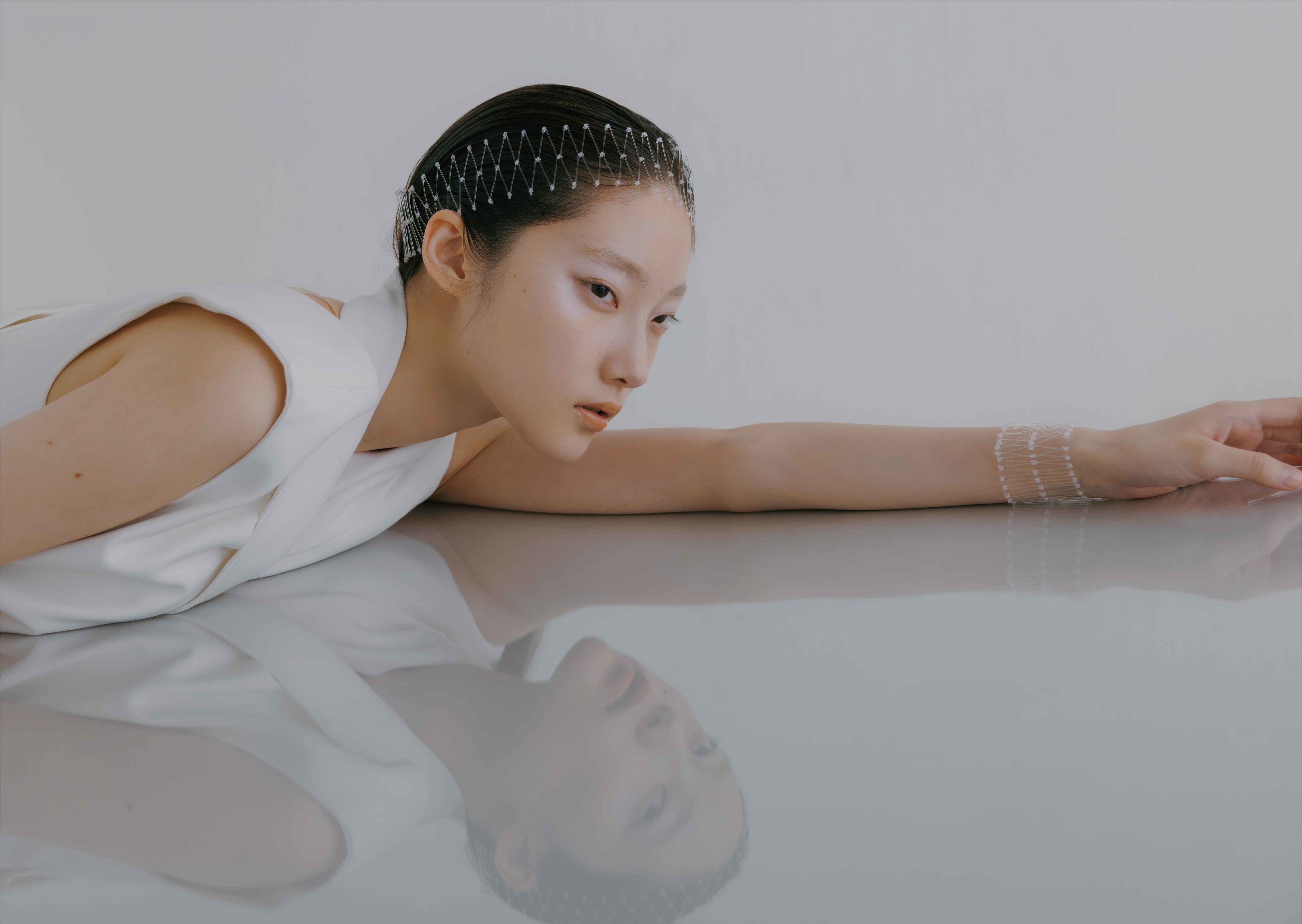 Photographer：Shuhei Tsunekawa、Model：ANNI YANG(TOMORROW TOKYO)、Makeup：KOTO(UM)、Hair：KURUSHIMA(Y’s C)、Stylist：Remi Kawasaki 