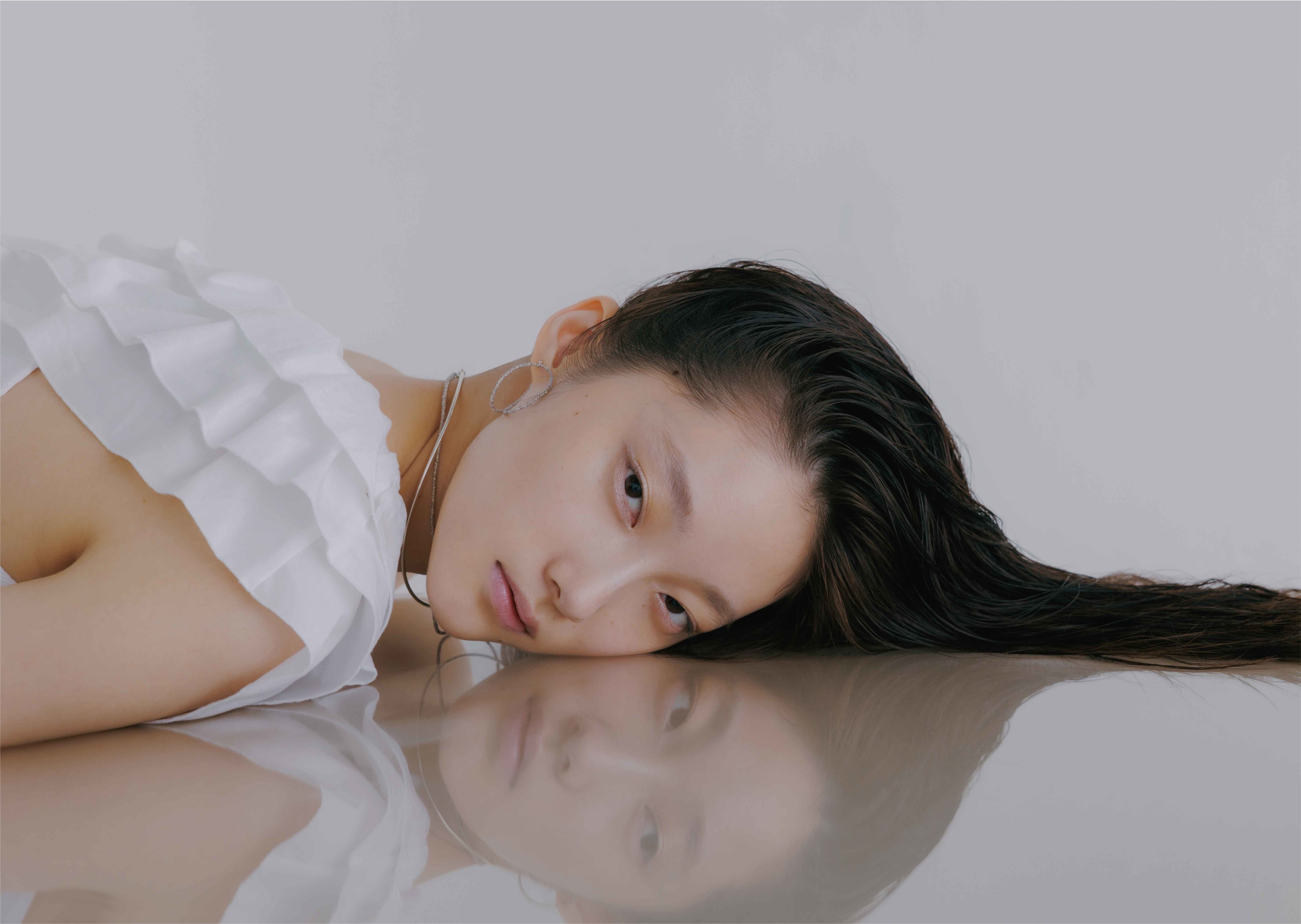 Photographer：Shuhei Tsunekawa、Model：ANNI YANG(TOMORROW TOKYO)、Makeup：KOTO(UM)、Hair：KURUSHIMA(Y’s C)、Stylist：Remi Kawasaki 