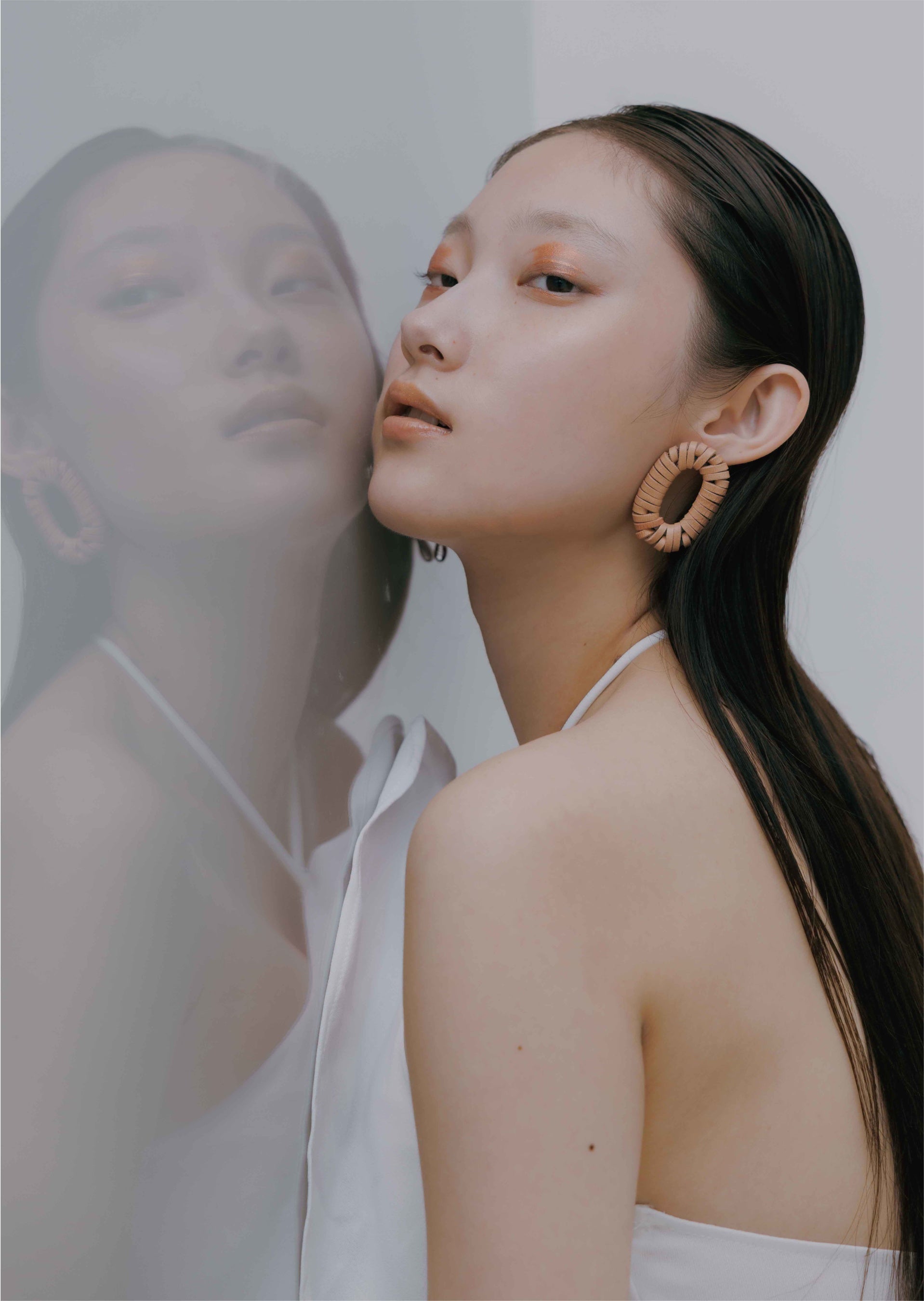 Photographer：Shuhei Tsunekawa、Model：ANNI YANG(TOMORROW TOKYO)、Makeup：KOTO(UM)、Hair：KURUSHIMA(Y’s C)、Stylist：Remi Kawasaki 