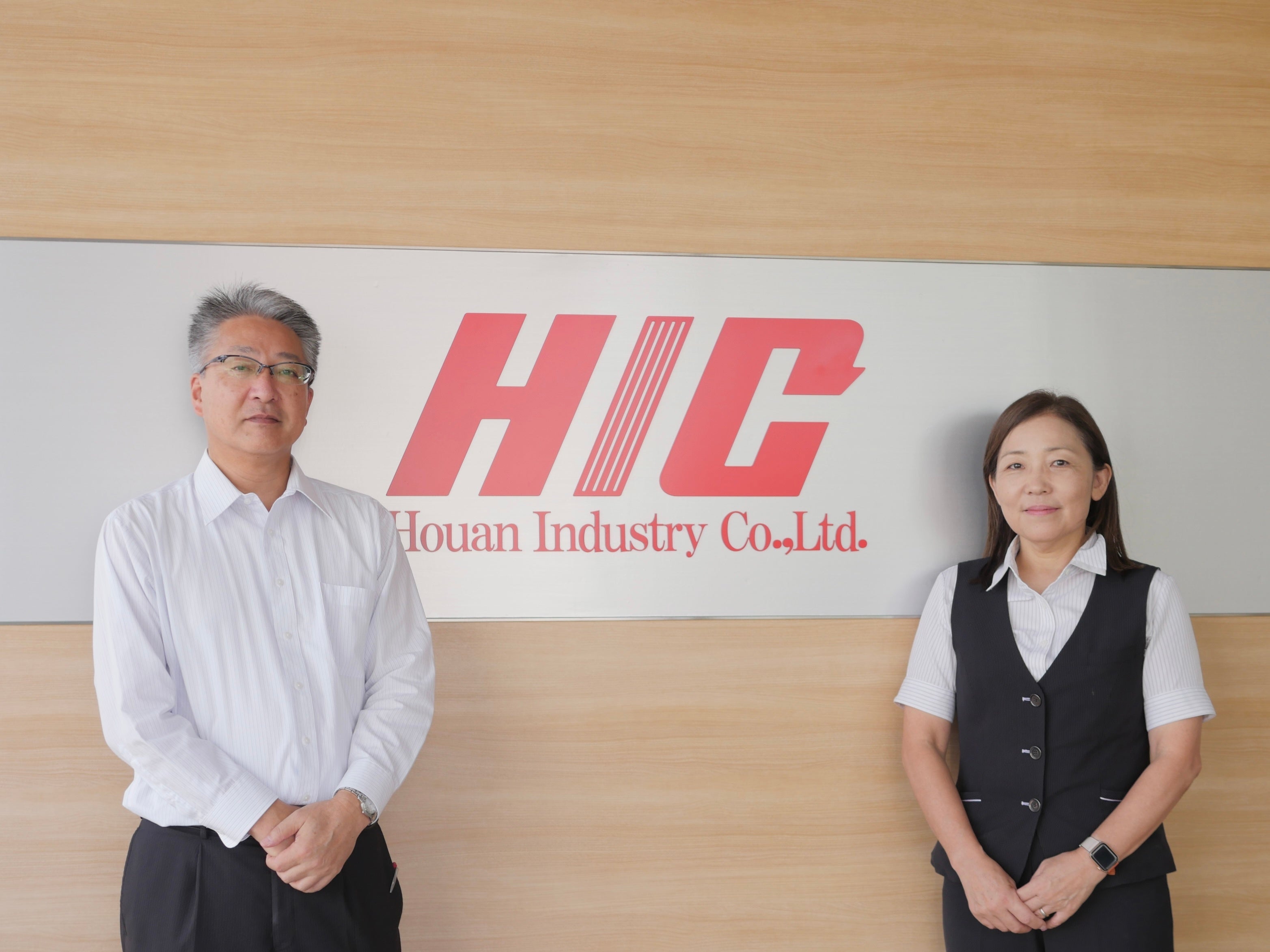 担当する常務取締役の名倉氏（左）と主任の七原氏（右）