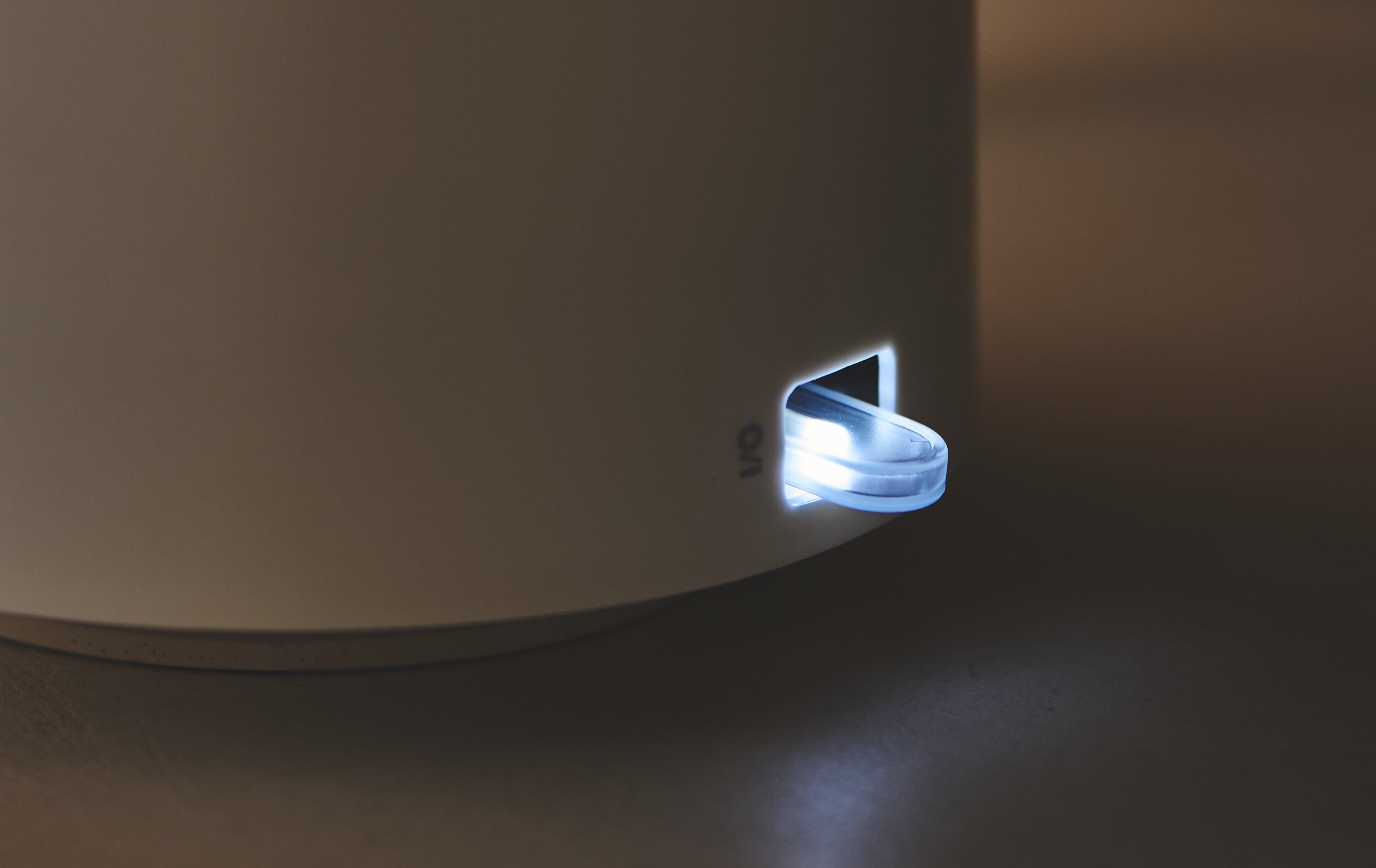 電源ボタンのLEDランプ