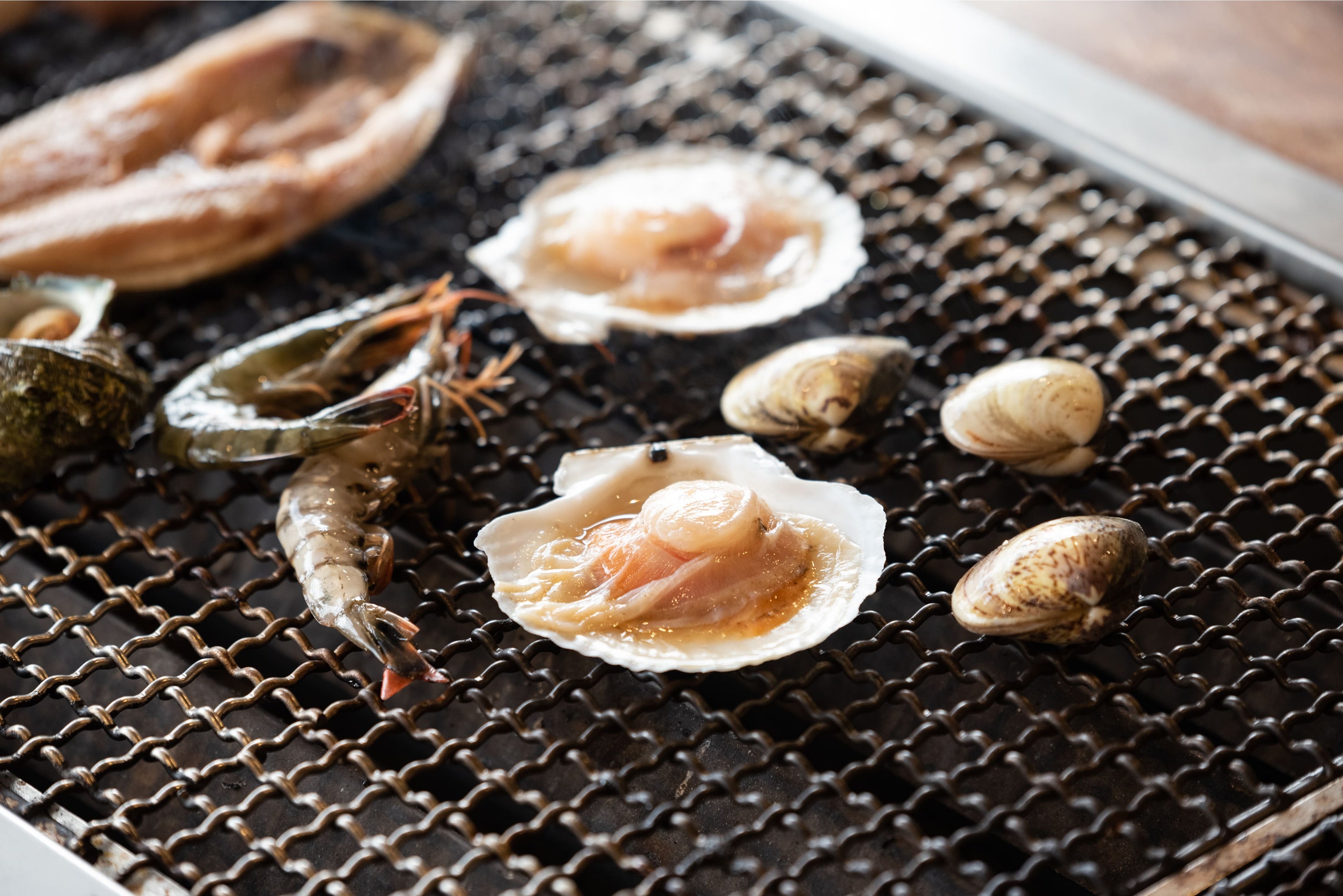 海鮮の浜焼きが楽しめる「能登食祭市場」