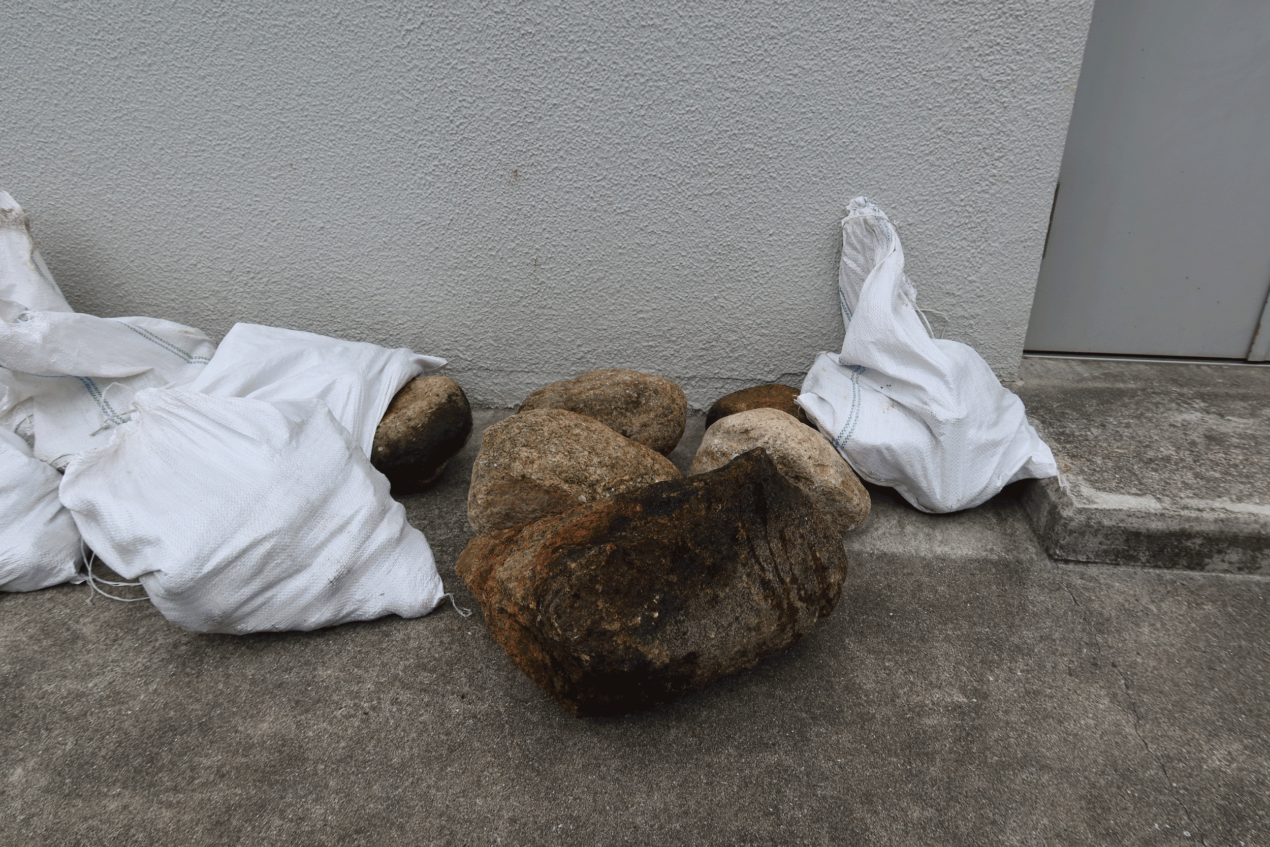 こんな大きな石もありました