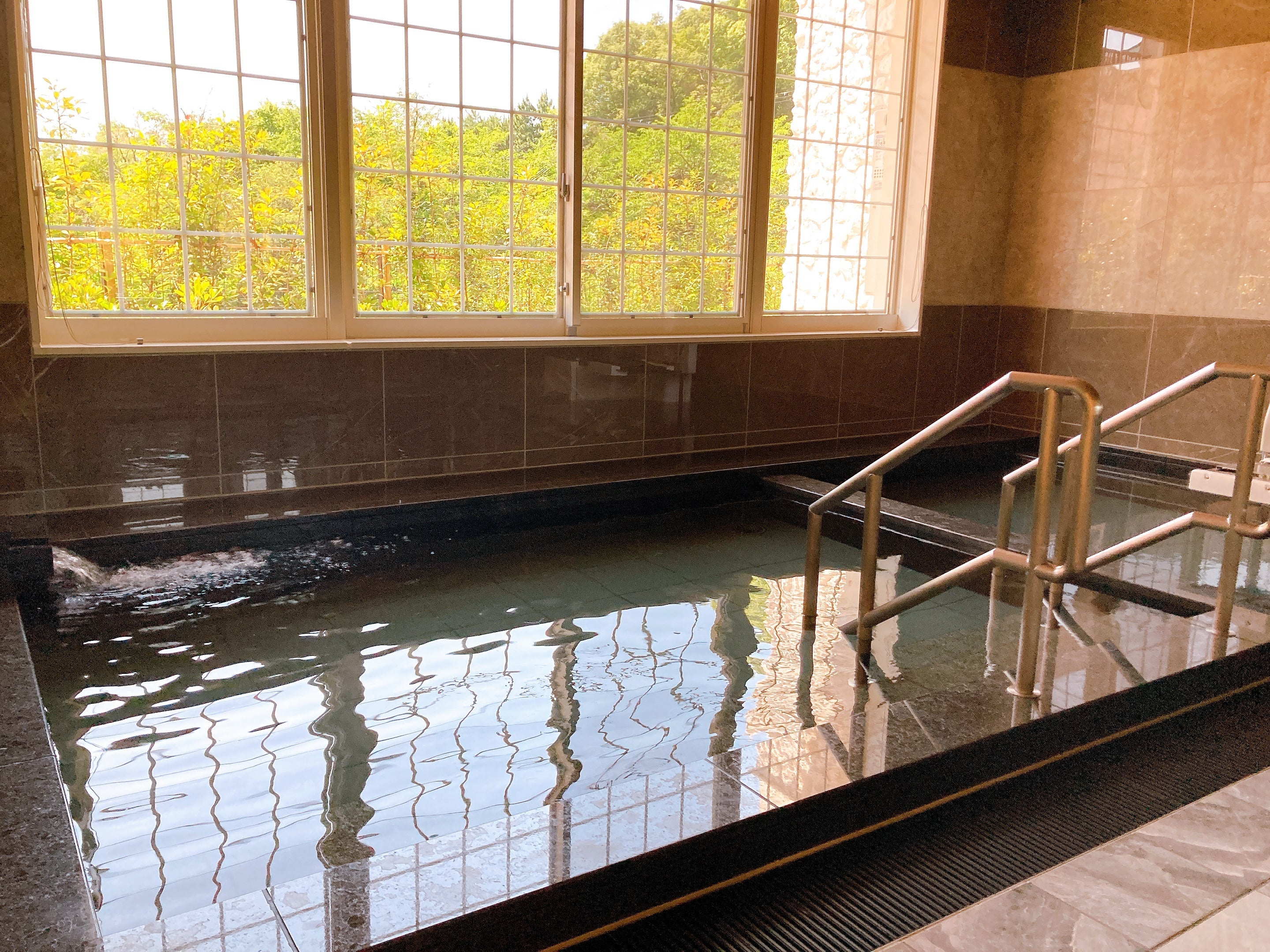 季節の移り変わりをお愉しみいただける「大浴場」