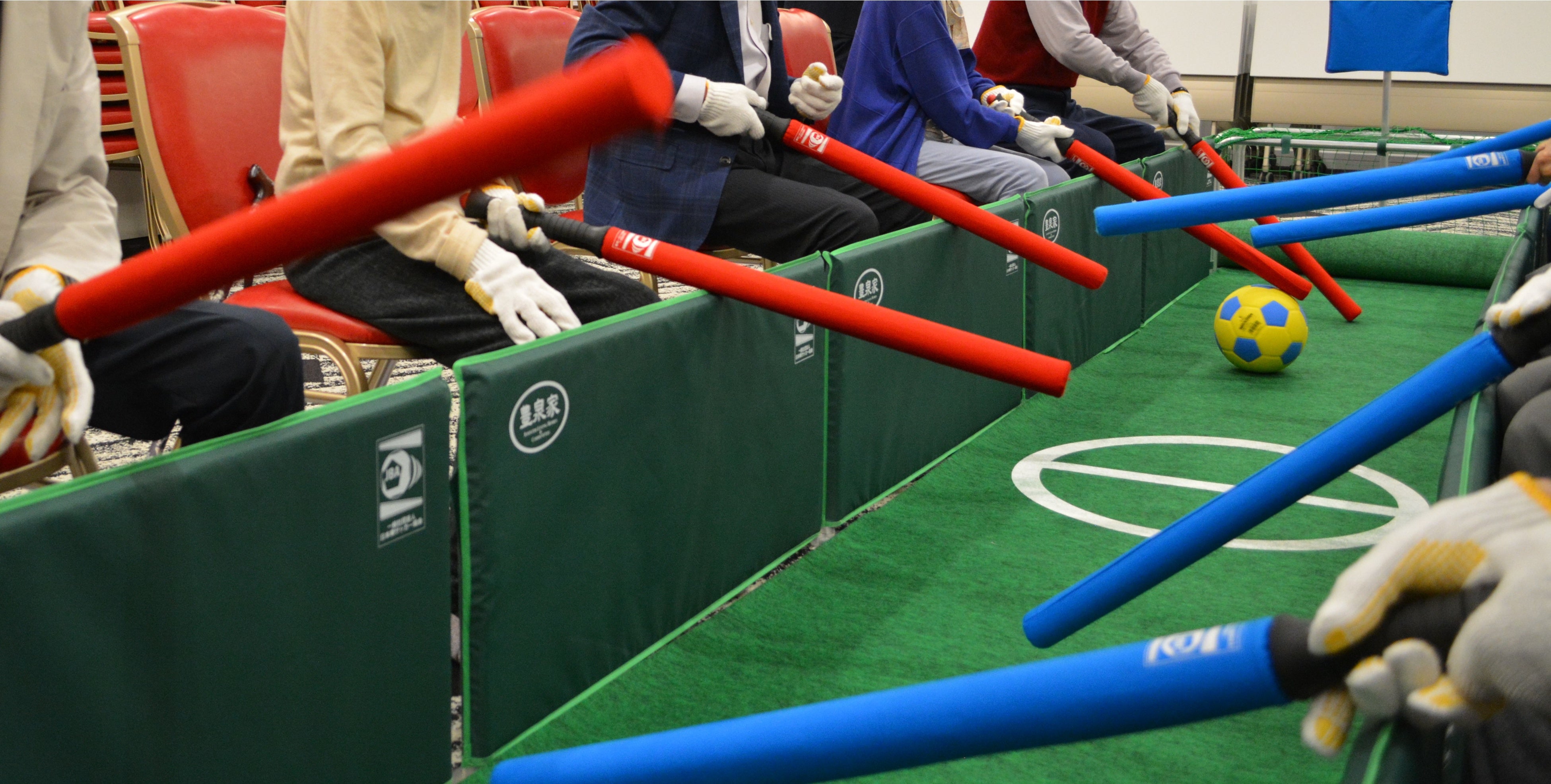 アクティビティのメニューの1つである、生涯ユニバーサルスポーツ「棒サッカー」