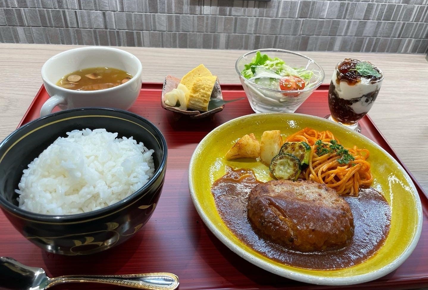 ハンバーグランチ