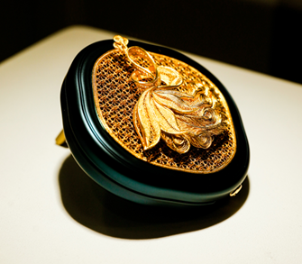 玉女桃花プレストパウダー - 金糸細工限定版