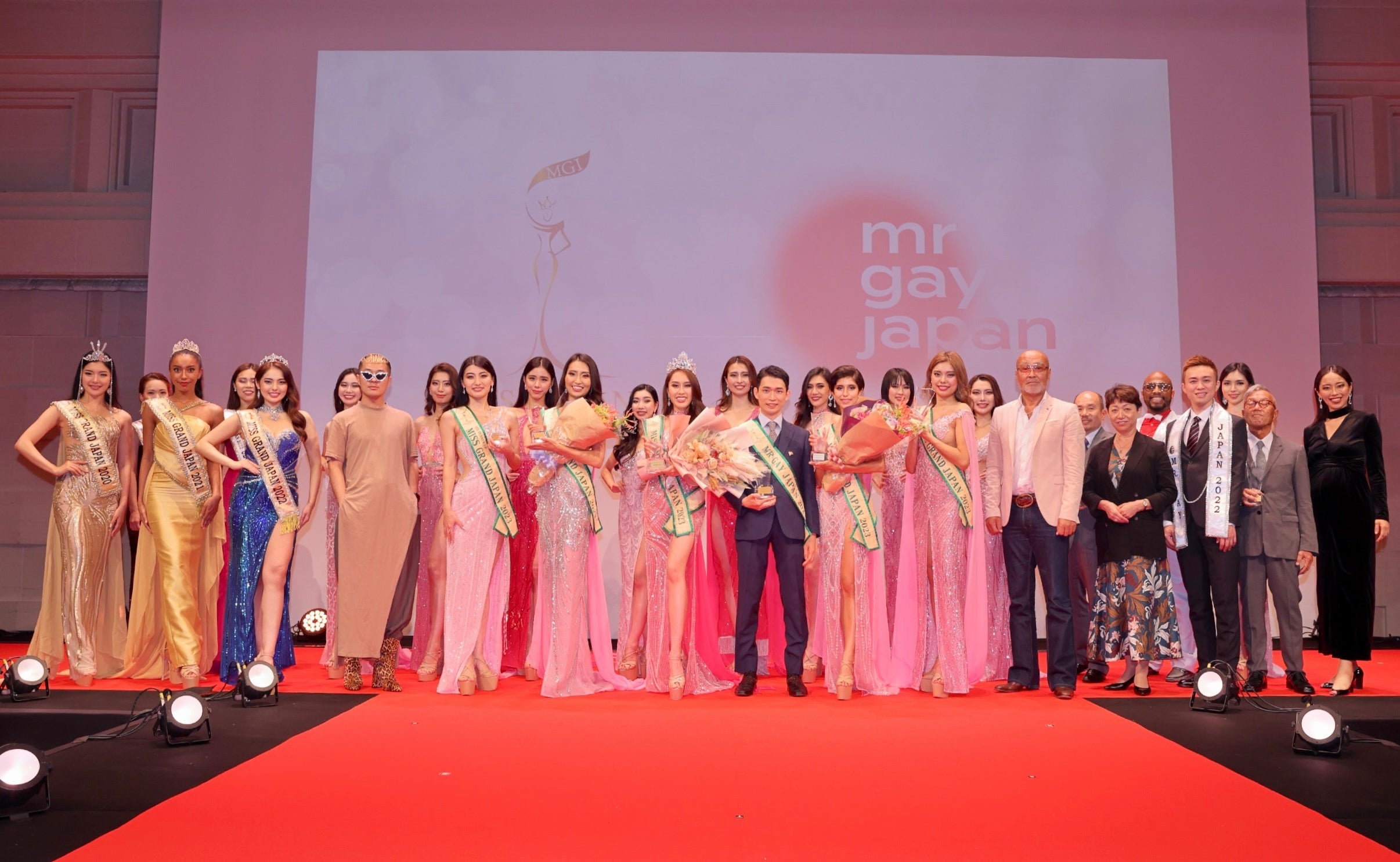 本大会の審査員、出場者など