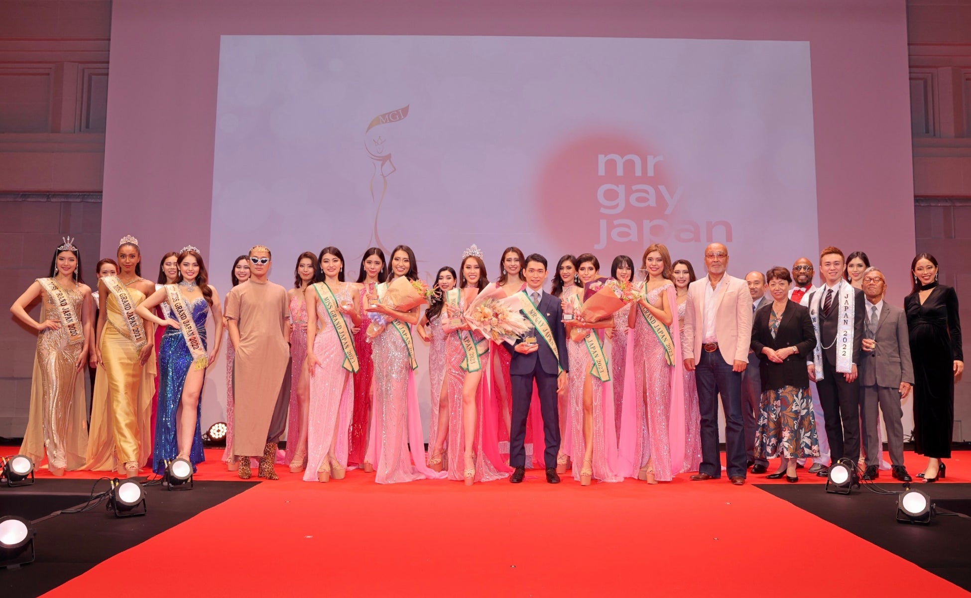 本大会の審査員、出場者など