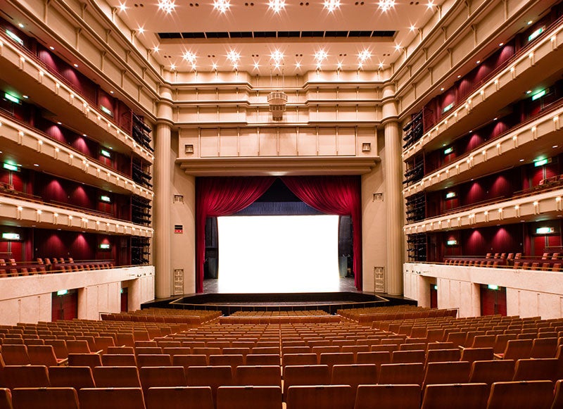 収容2,000名の横須賀芸術劇場