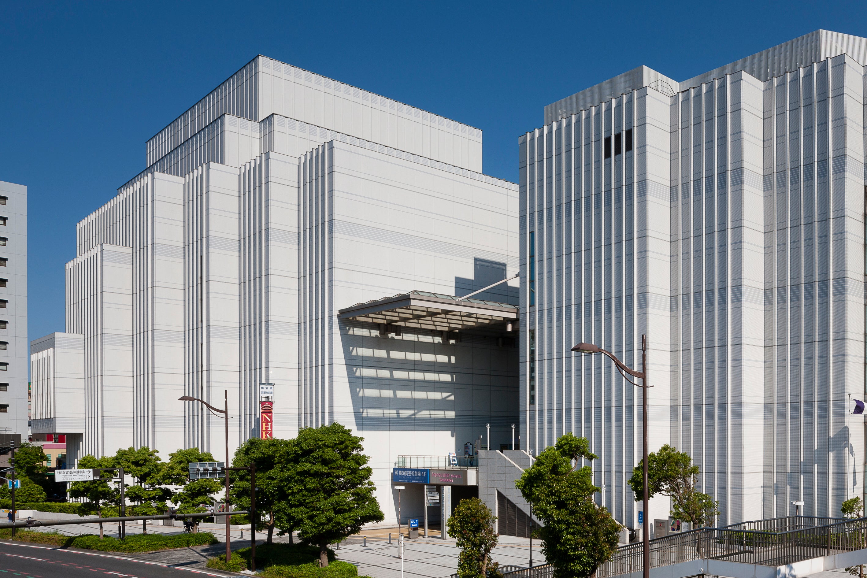 収容2,000名の横須賀芸術劇場