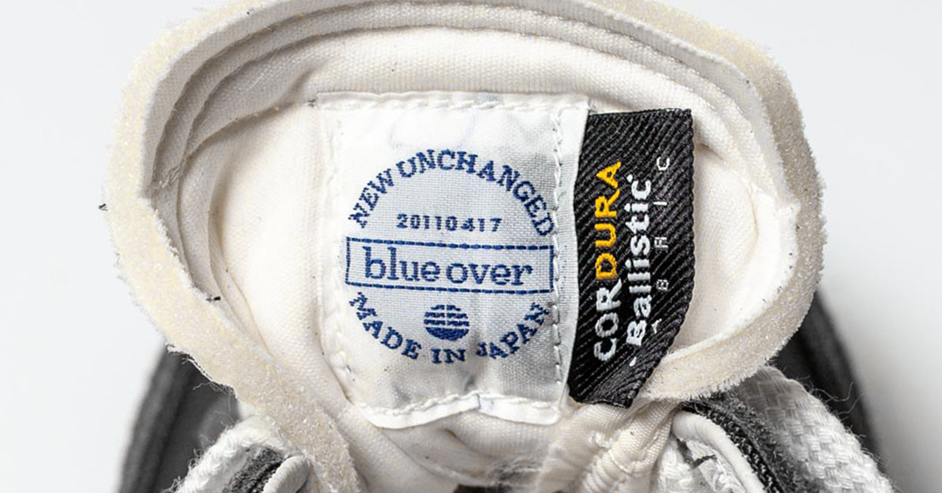 ベロ裏に専用ネームが付属する