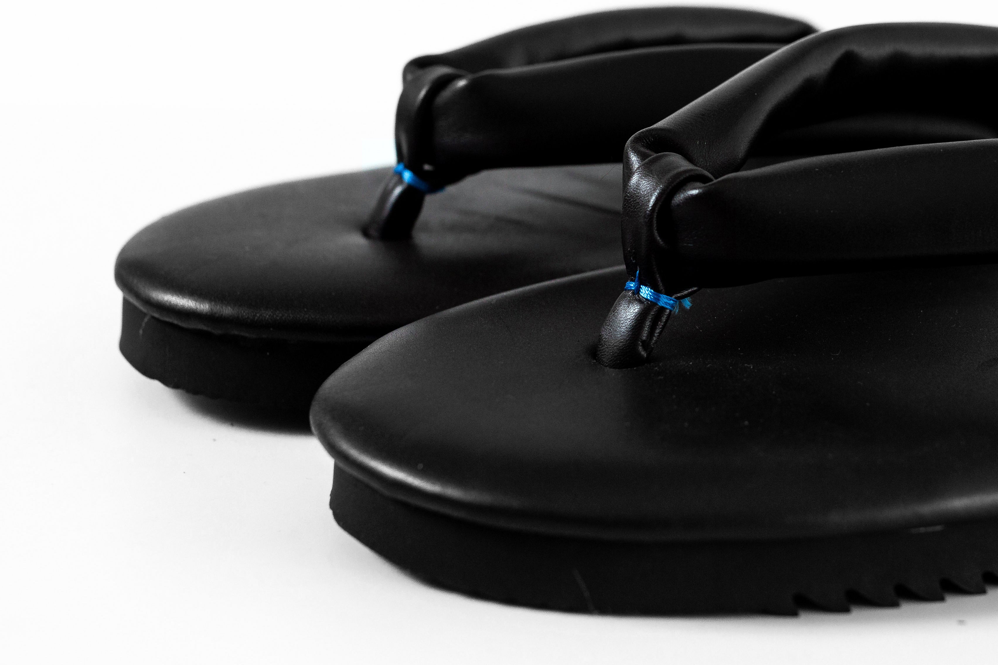 きめ細かく、美しい質感のカーフレザー