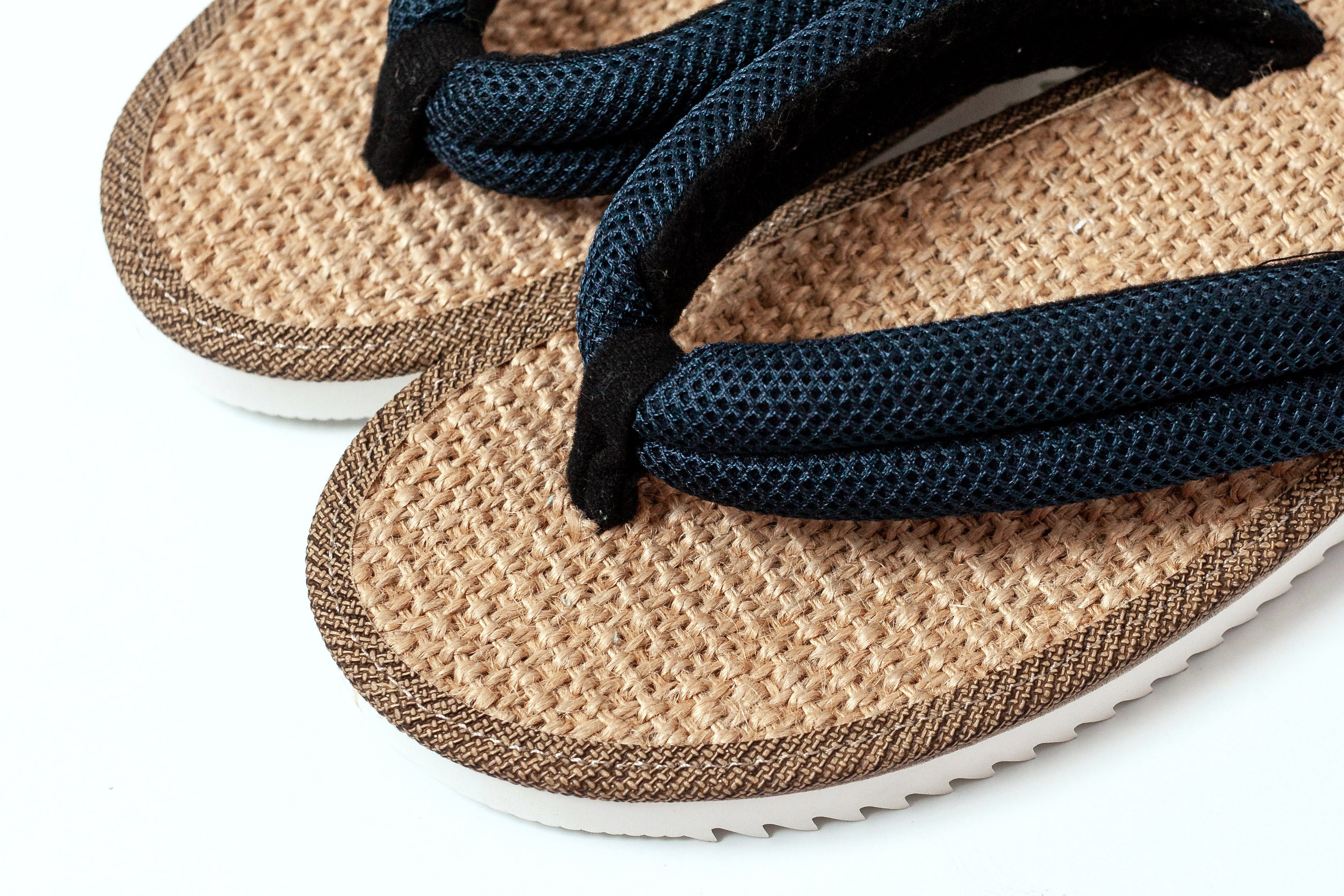 鼻緒は足あたりの良ラッセル生地