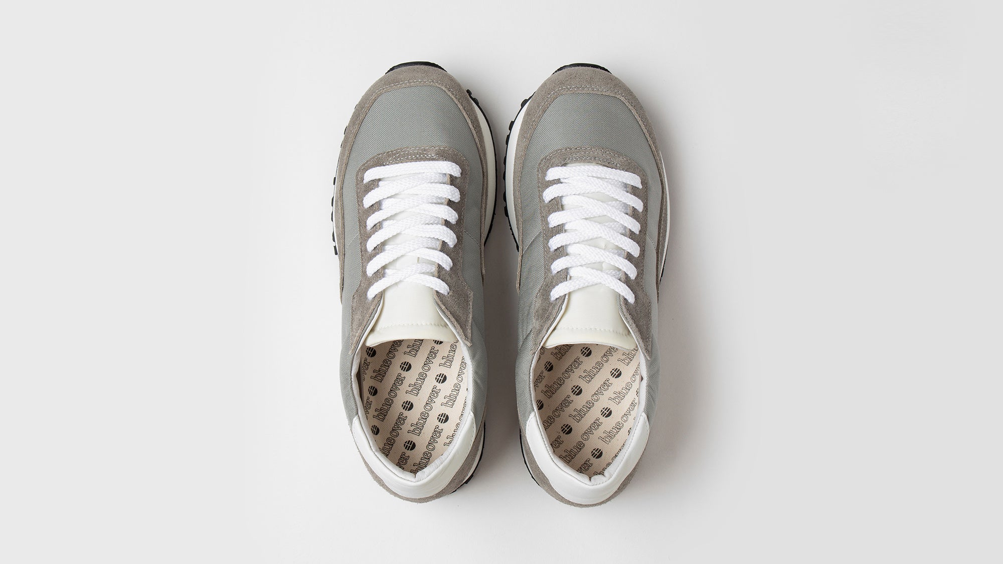 ワイド目のゆったりとした履き心地