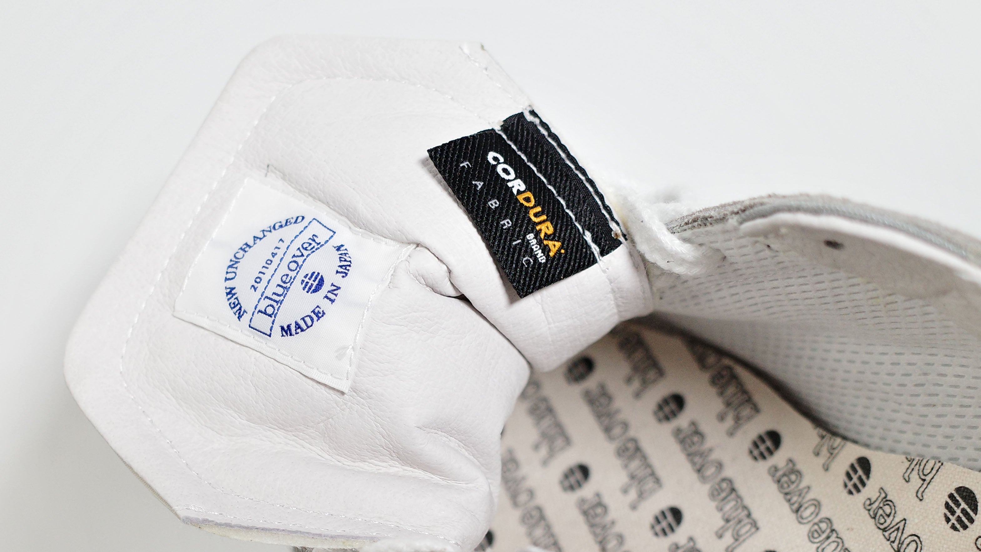 corduraタグはシュータンの裏に