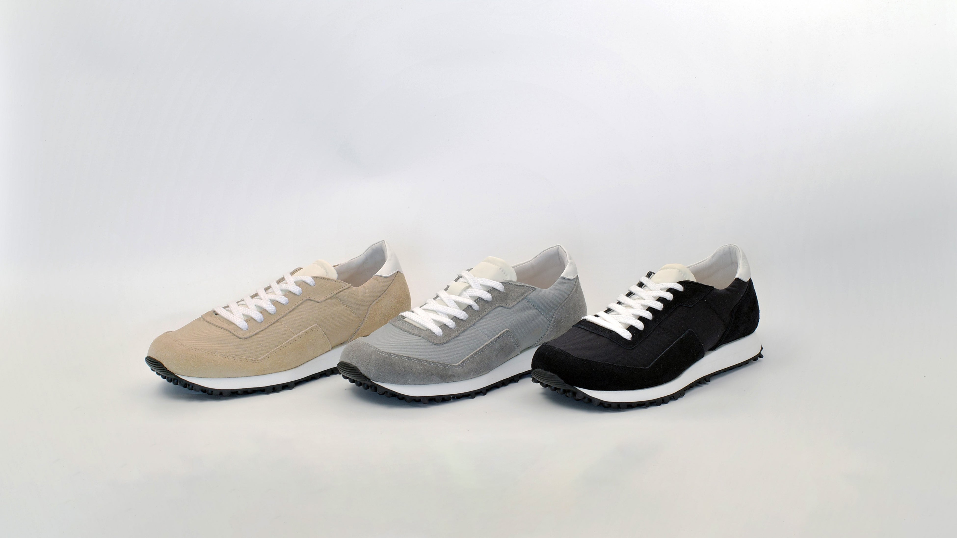 左からベージュ、グレー、ブラック