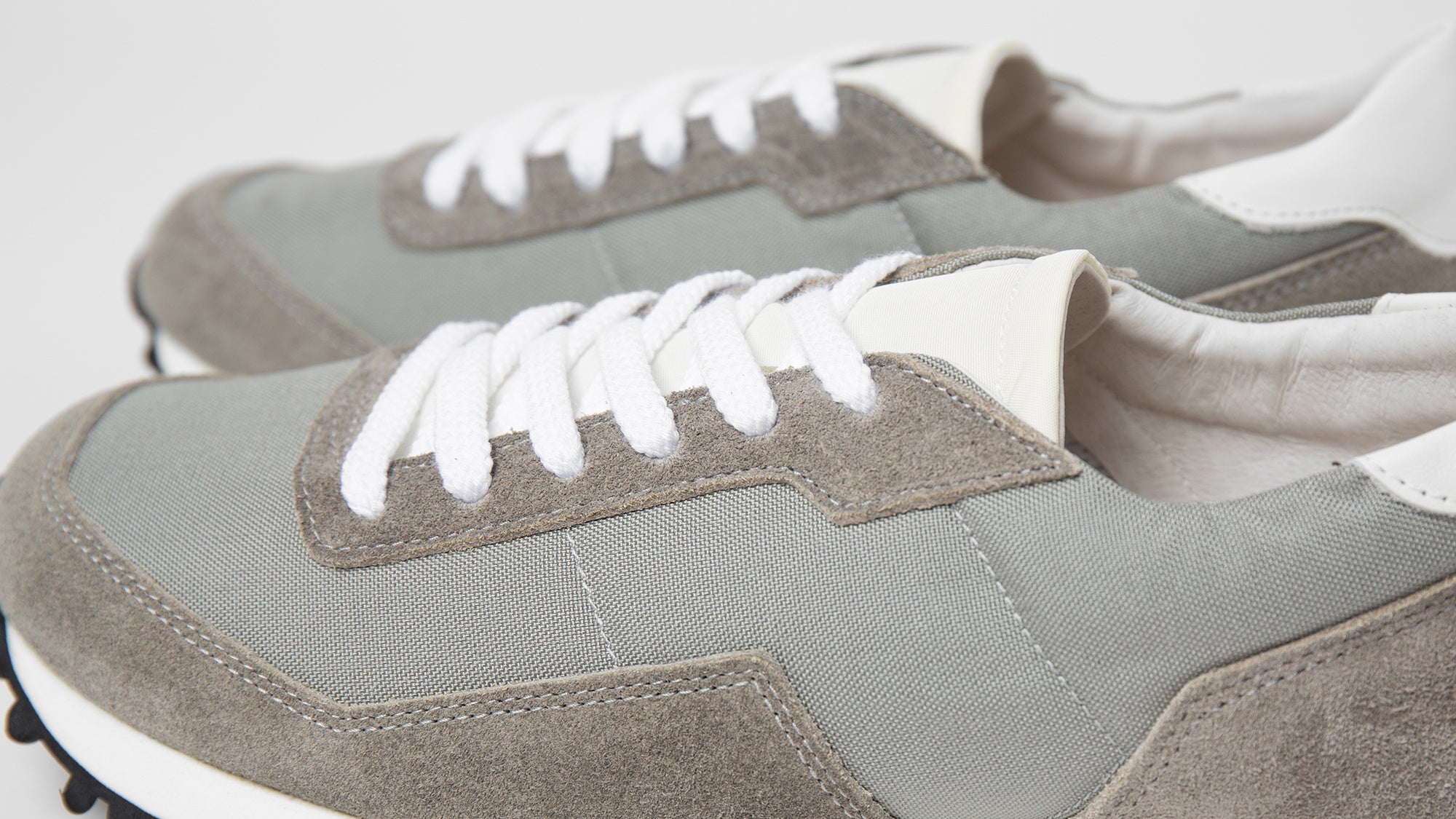 コーデュラ500にはマットな生地感がある