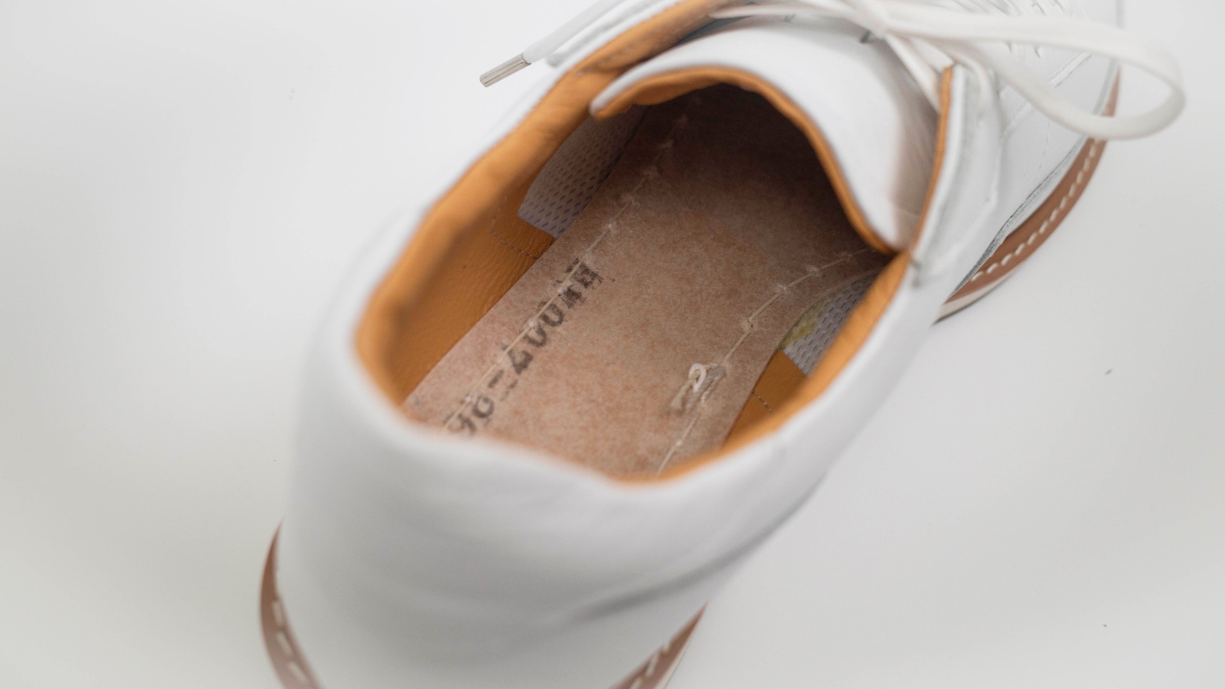 アイナカとアッパーを縫い合わせたところ