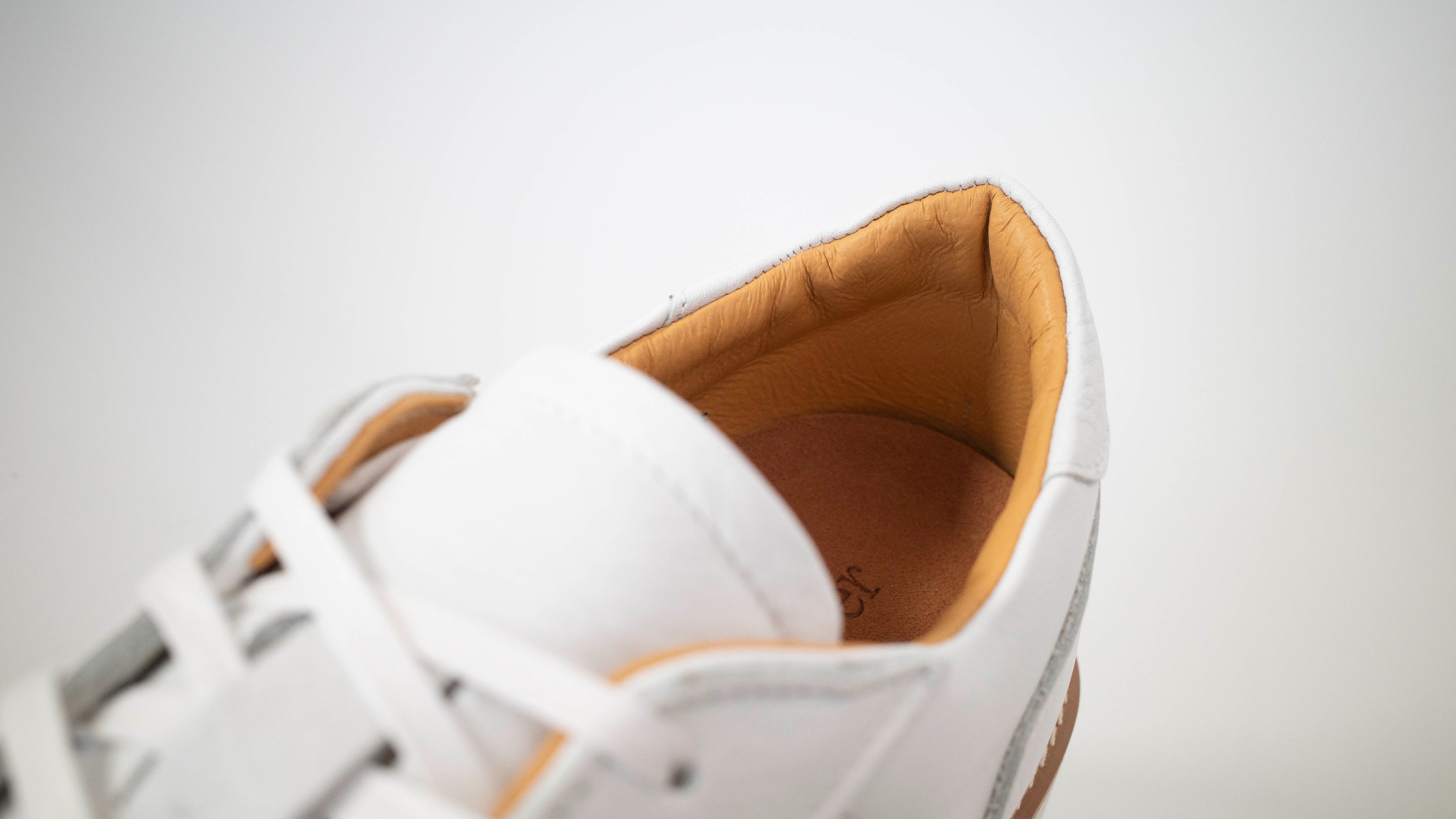 ライニングは牛ステアを使用