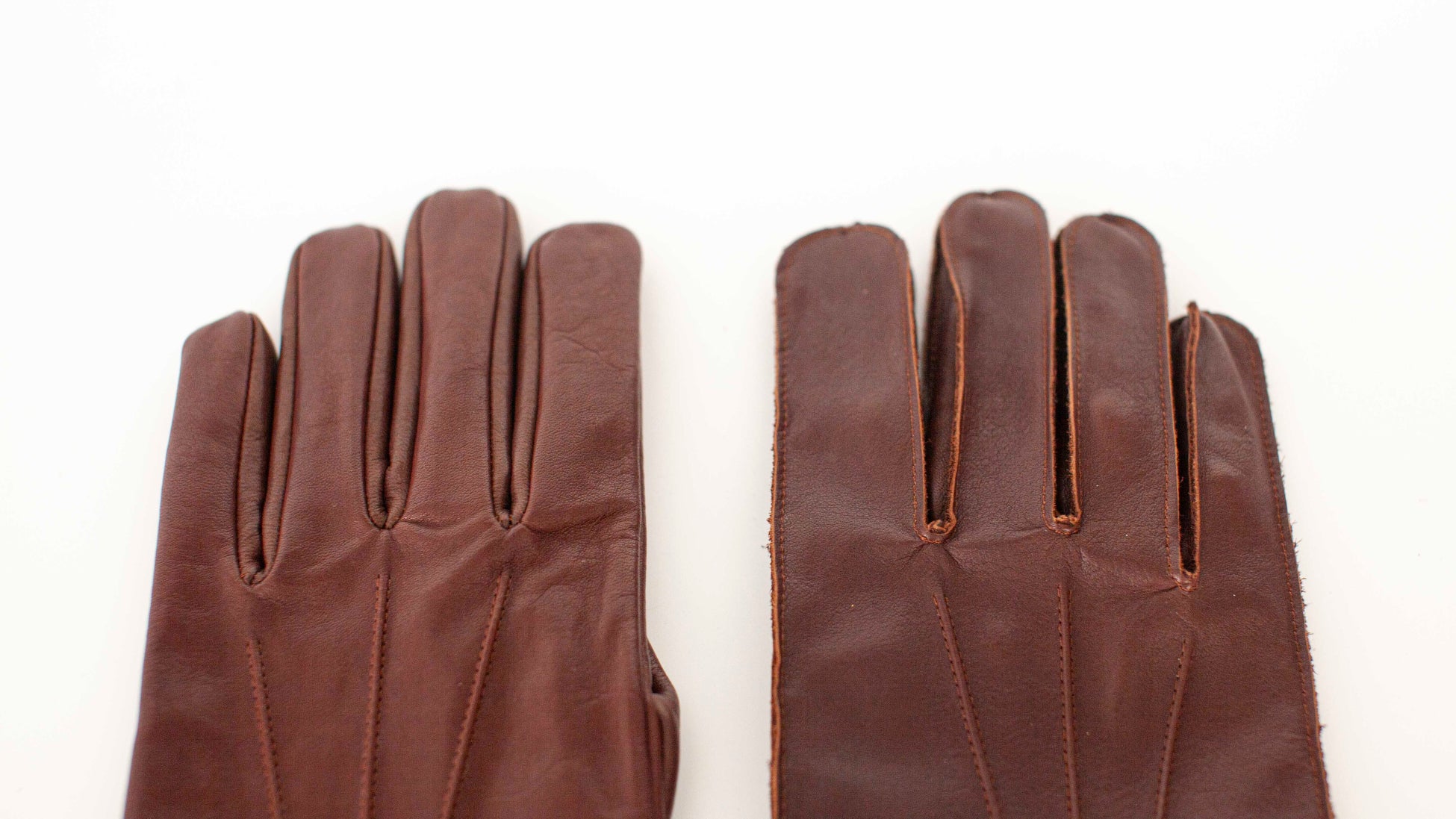 左が外縫い、右が内縫い仕様