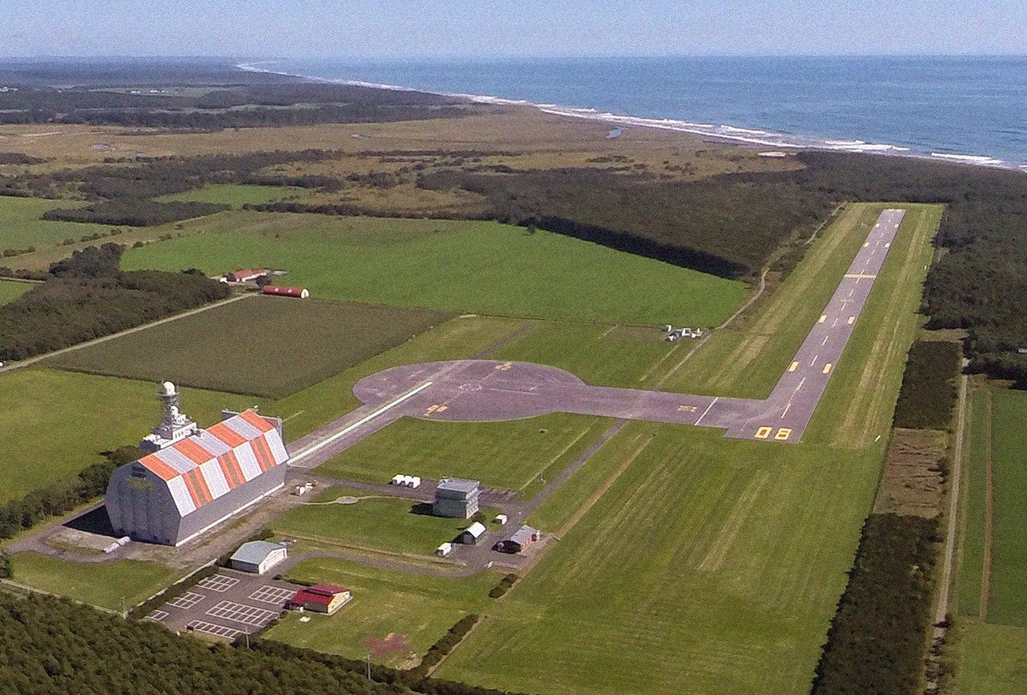 今回実験を行う北海道スペースポートの1,000m滑走路。2024年度中に1,300mに延伸し、広範な実験に対応可能となる。