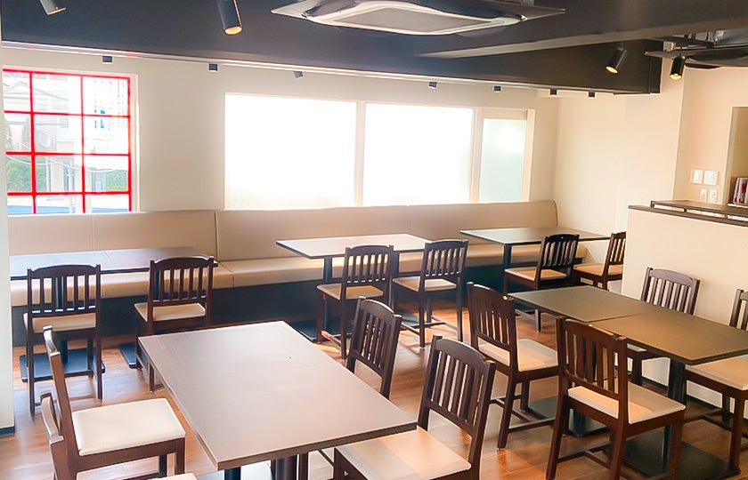「OKKII」三鷹店 座席スペース 