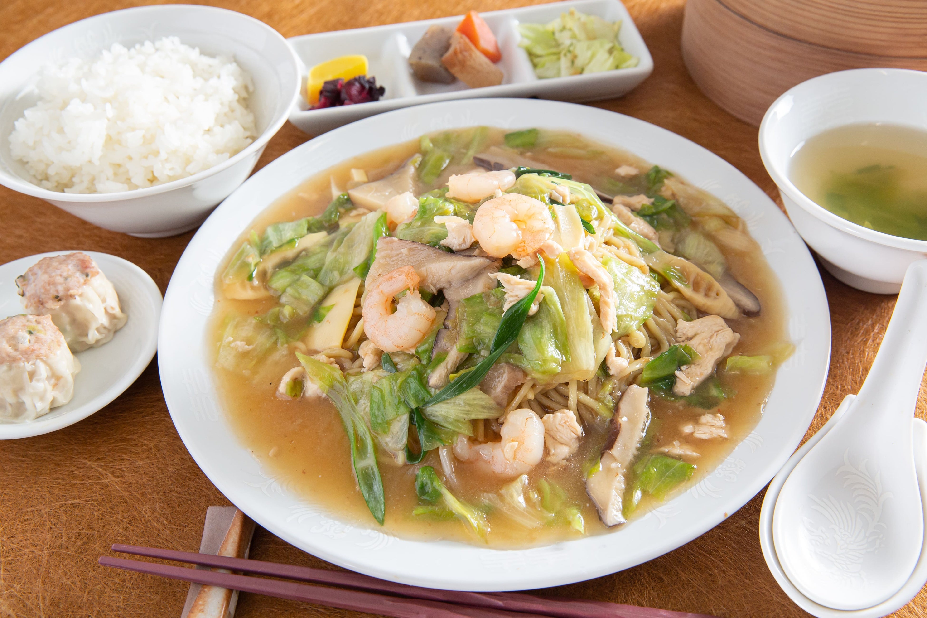 からしそば焼売定食　1480円（税込）