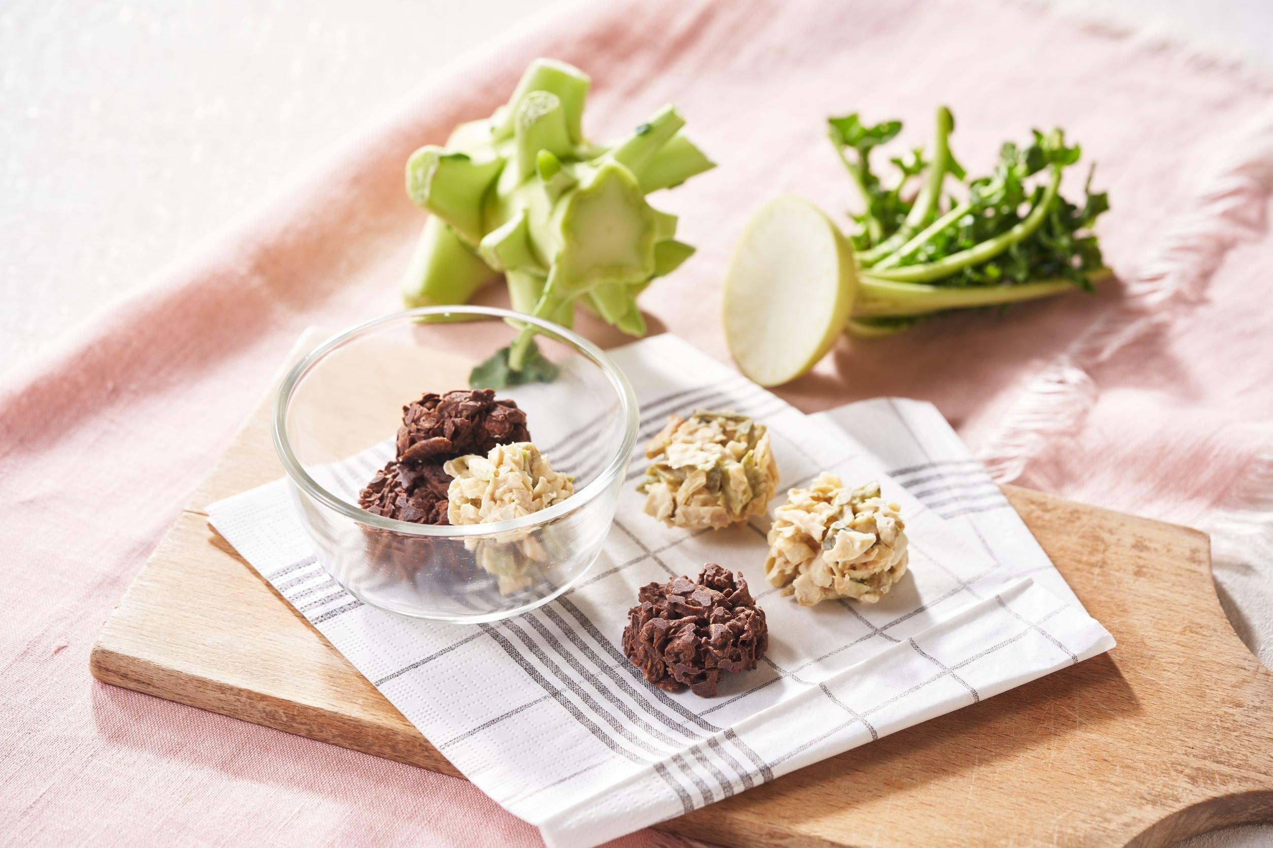 ▲ここも食べられるチョコクランチ くき＆かわ