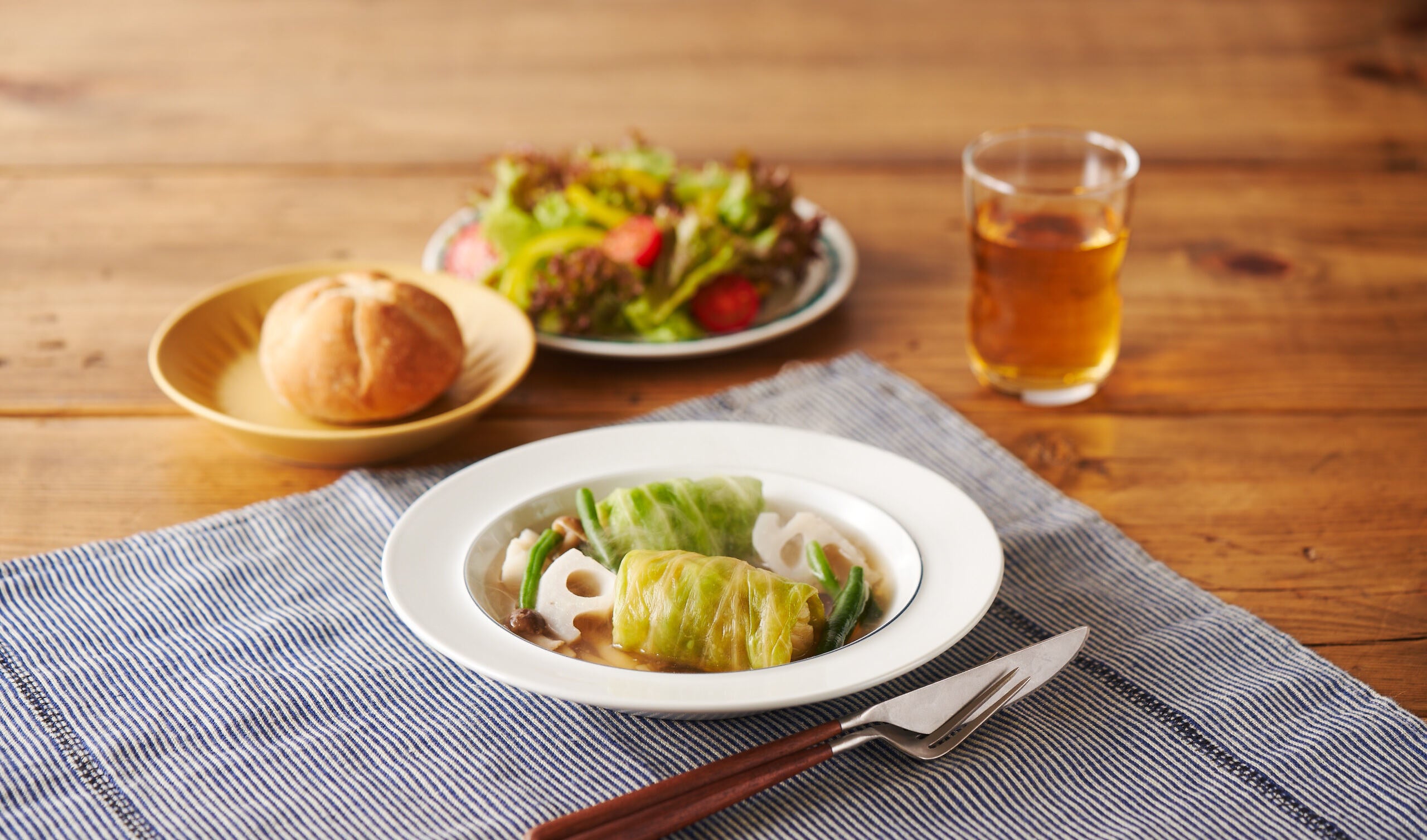 ▲ロールキャベツと野菜のコンソメ煮（主菜１人前、734円・税込）