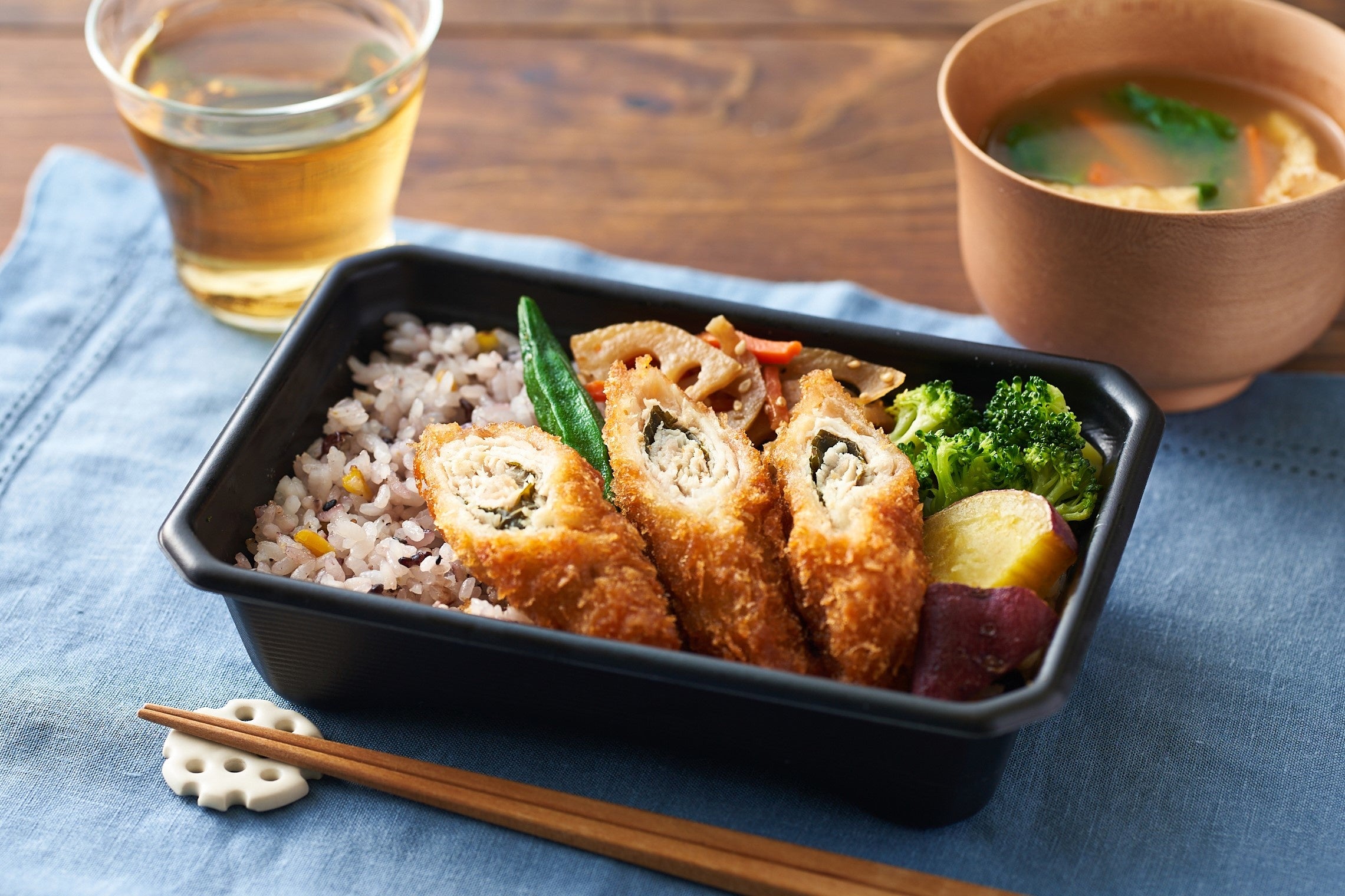 ▲大戸屋　梅しそ巻きかつ弁当（754円・税込）