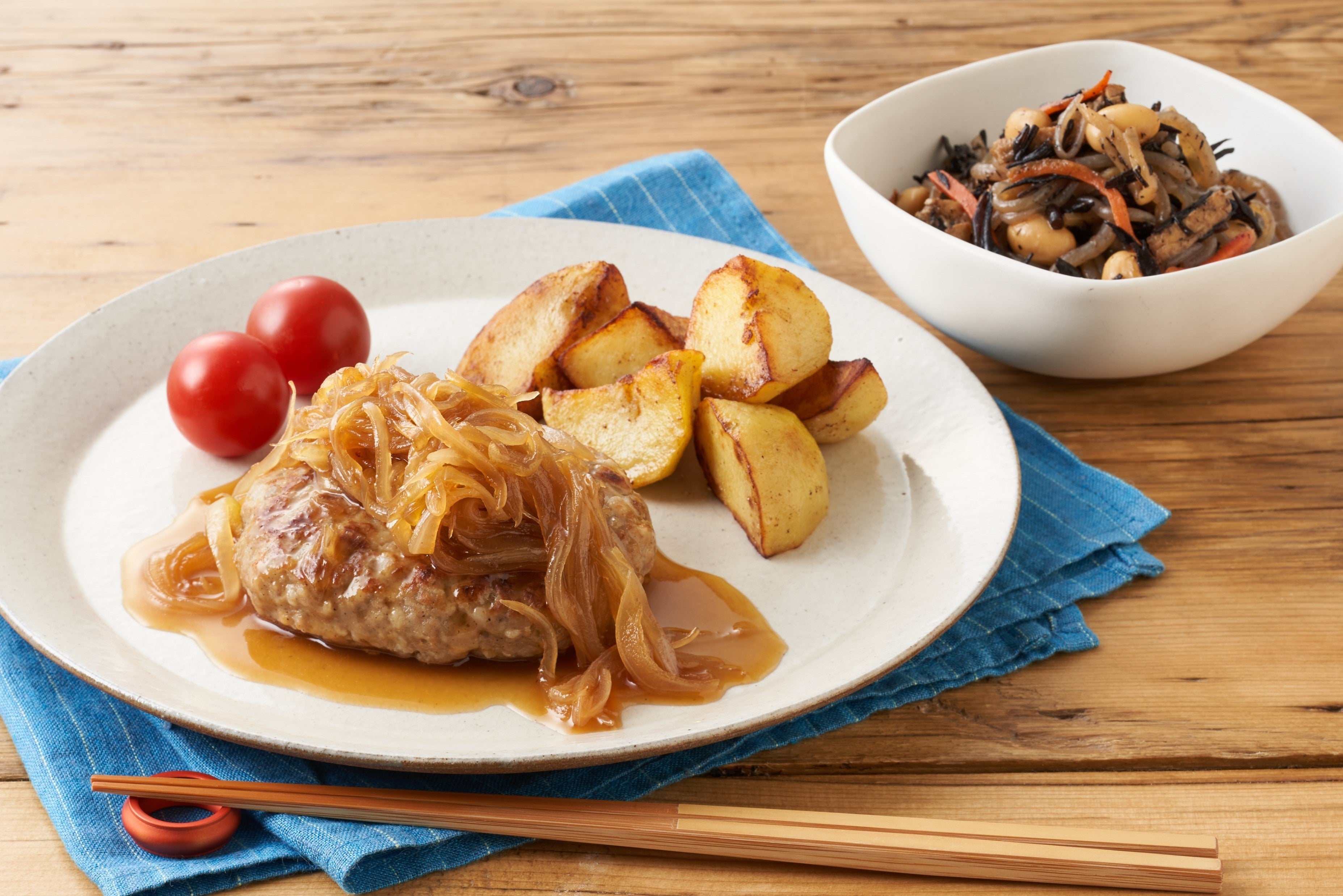 ▲たっぷり玉ねぎソースの和風バーグ