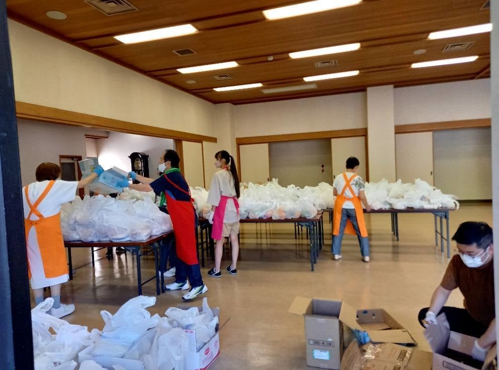 ▲支援団体での食品配布風景