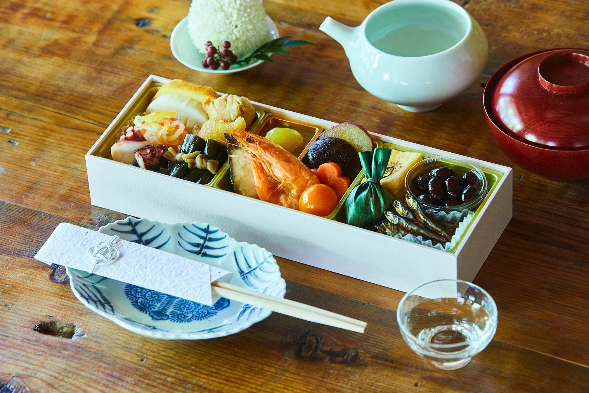 ▲「国産素材の食べきり銘々重　さくら」（大地を守る会）