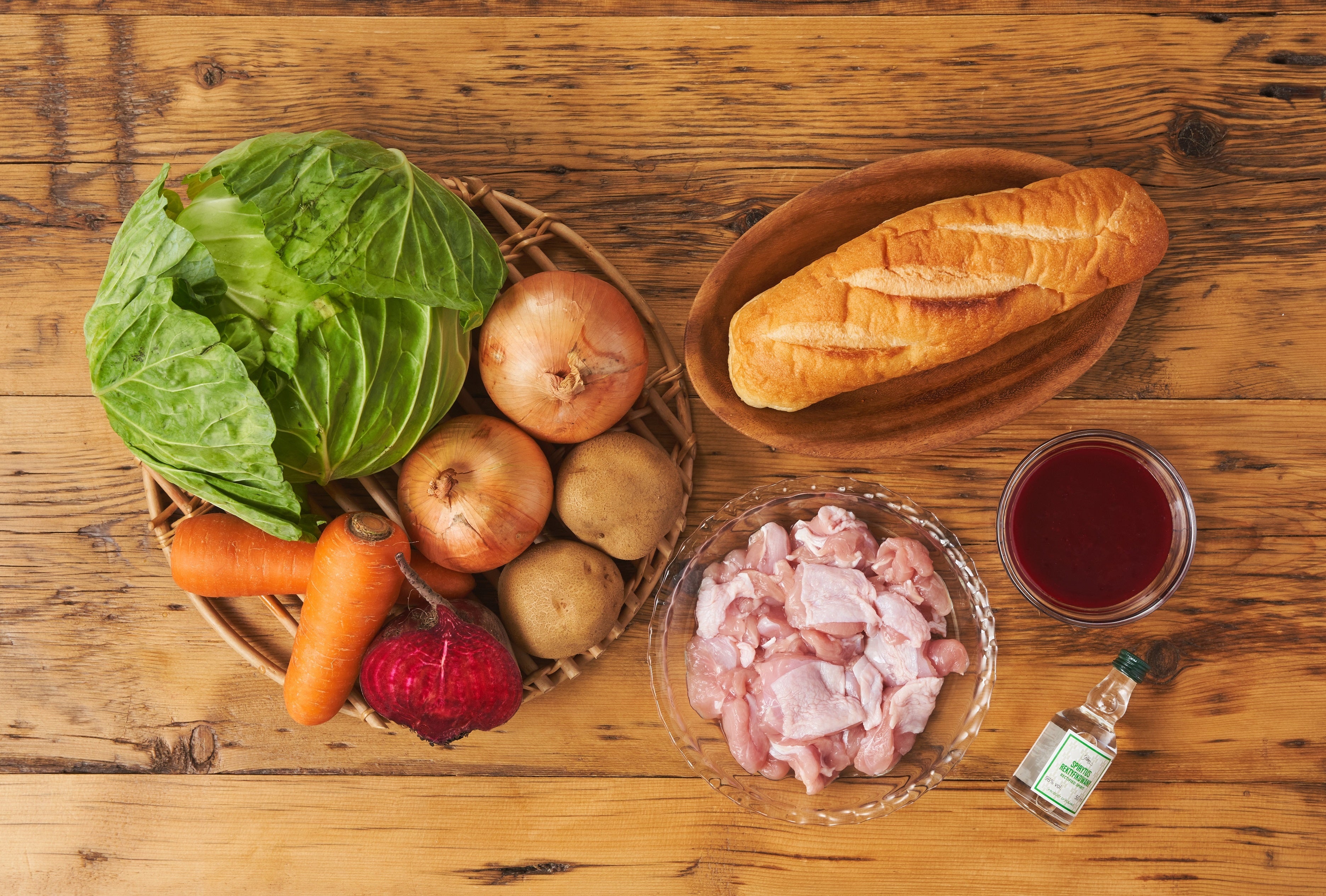 ▲お届けイメージ（鍋に合わせる野菜やスープ、 調味料、〆の食材など全てをセットにしてお届け）