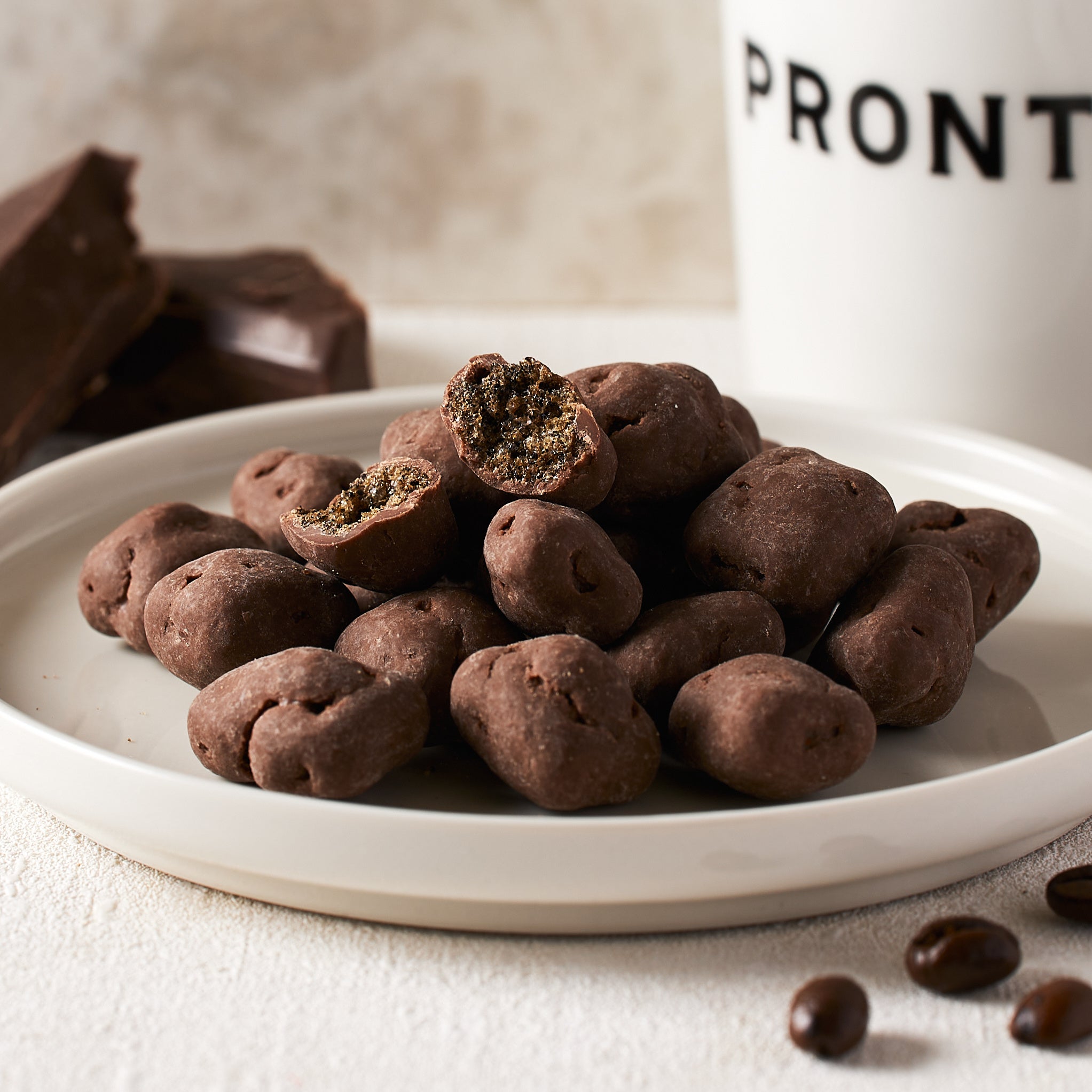 ▲「コーヒーから生まれたチョコあられ」