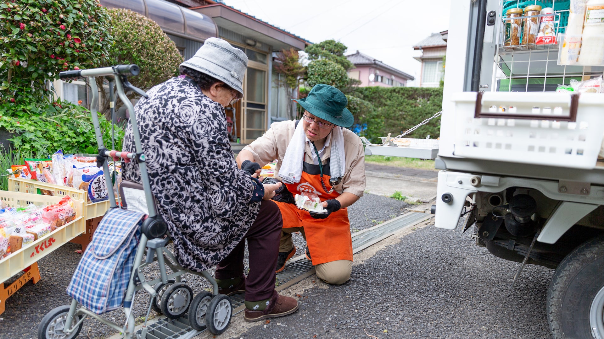 とくし丸 接客の様子