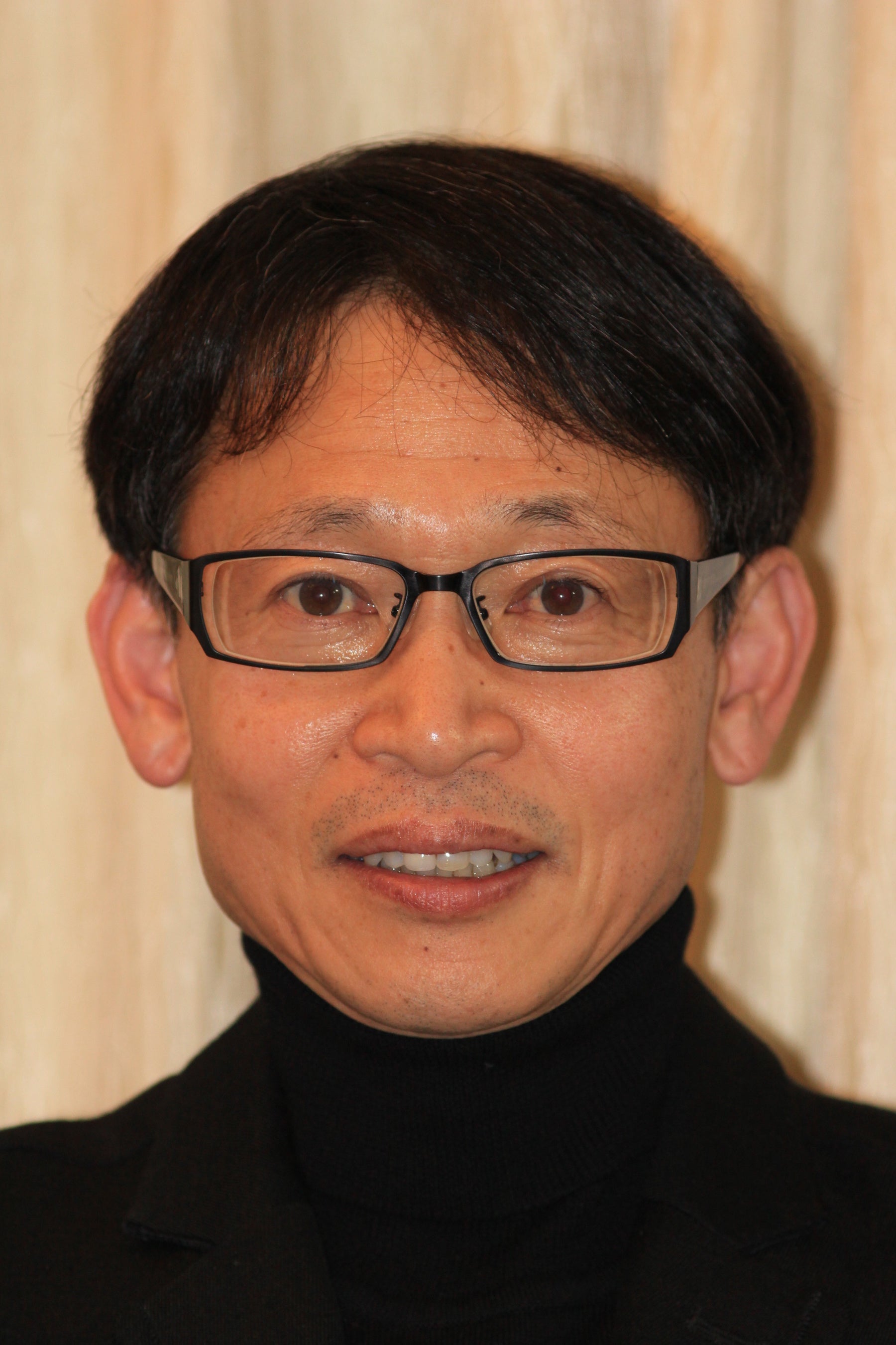 中村逸郎氏
