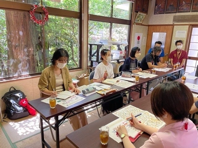 意見交換する様子