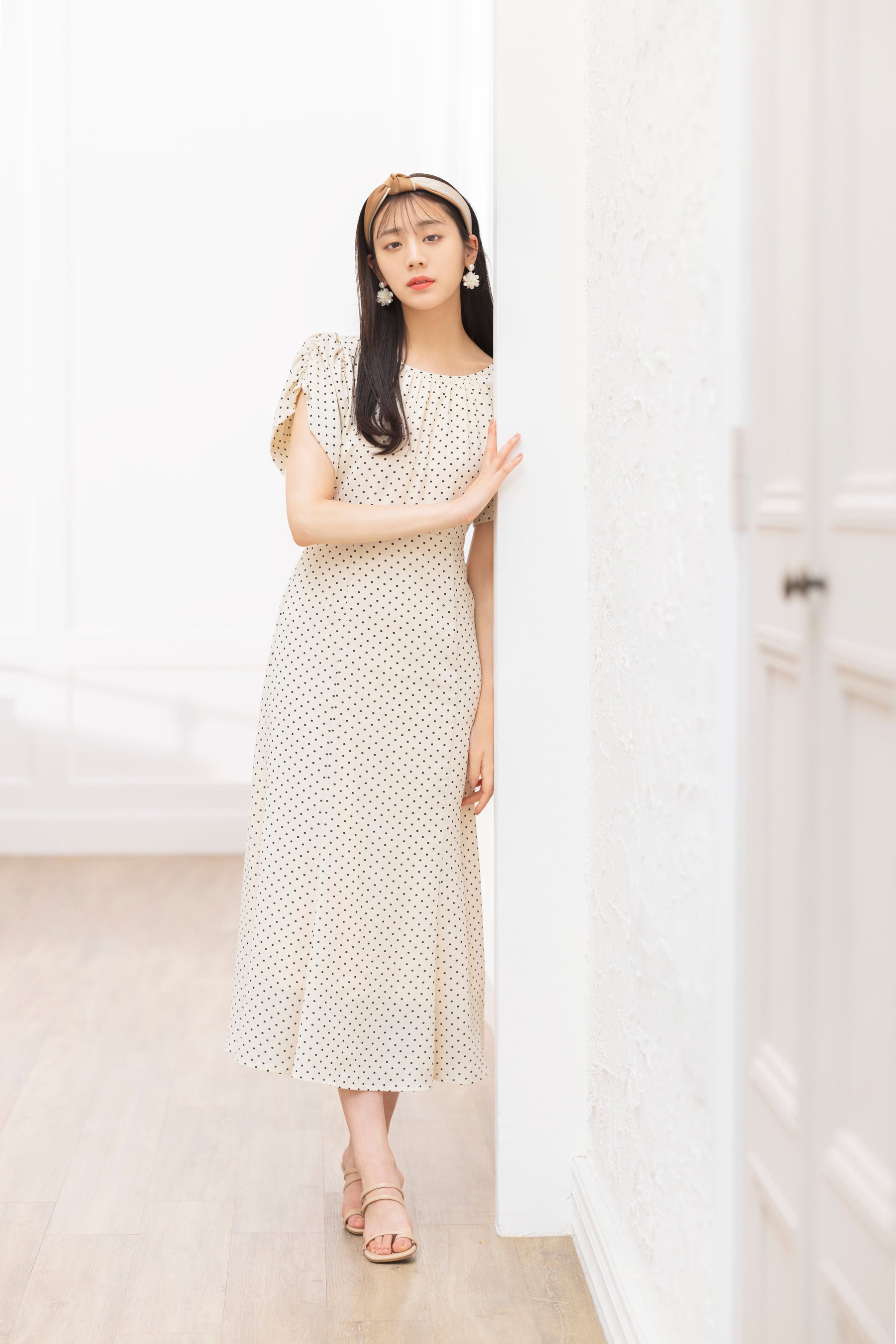 フェミニンなドット柄ワンピース