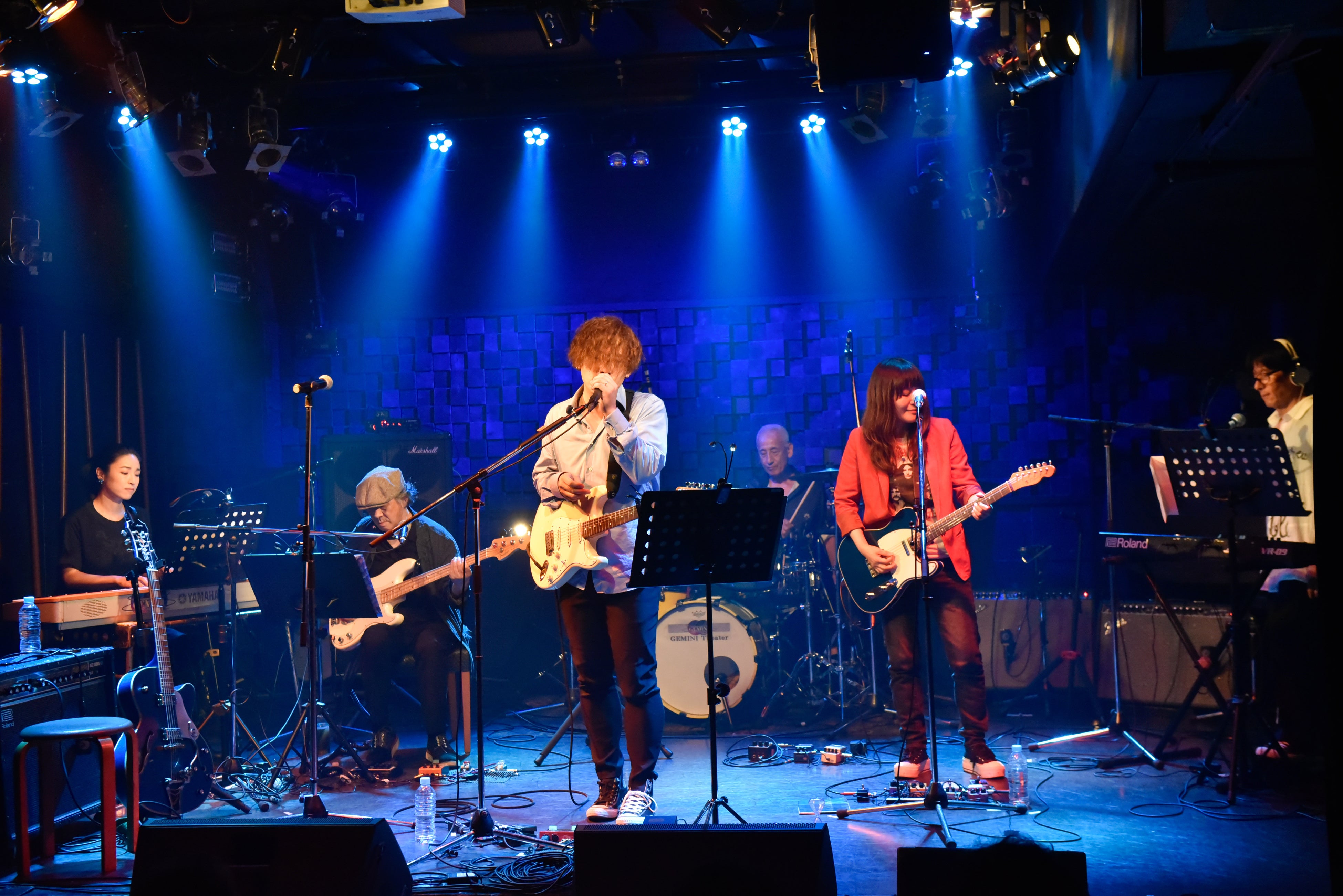 左から　梅野渚（ピアノ）　川上シゲ（ベース）SNARE COVER　チャッピー（ドラムス）MAMO（ギター）海老芳弘（キーボード）