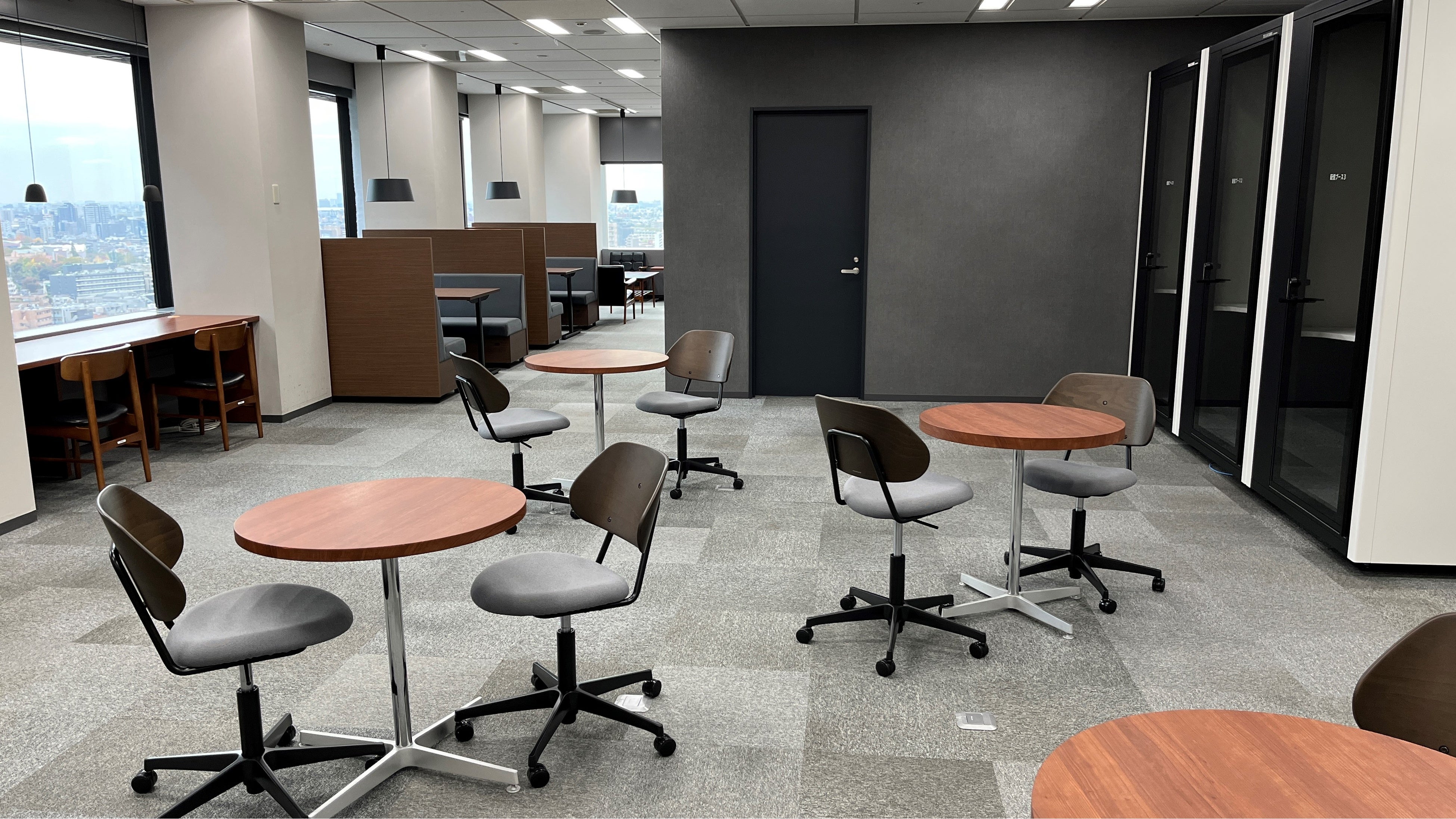 フリーアドレスの執務スペース